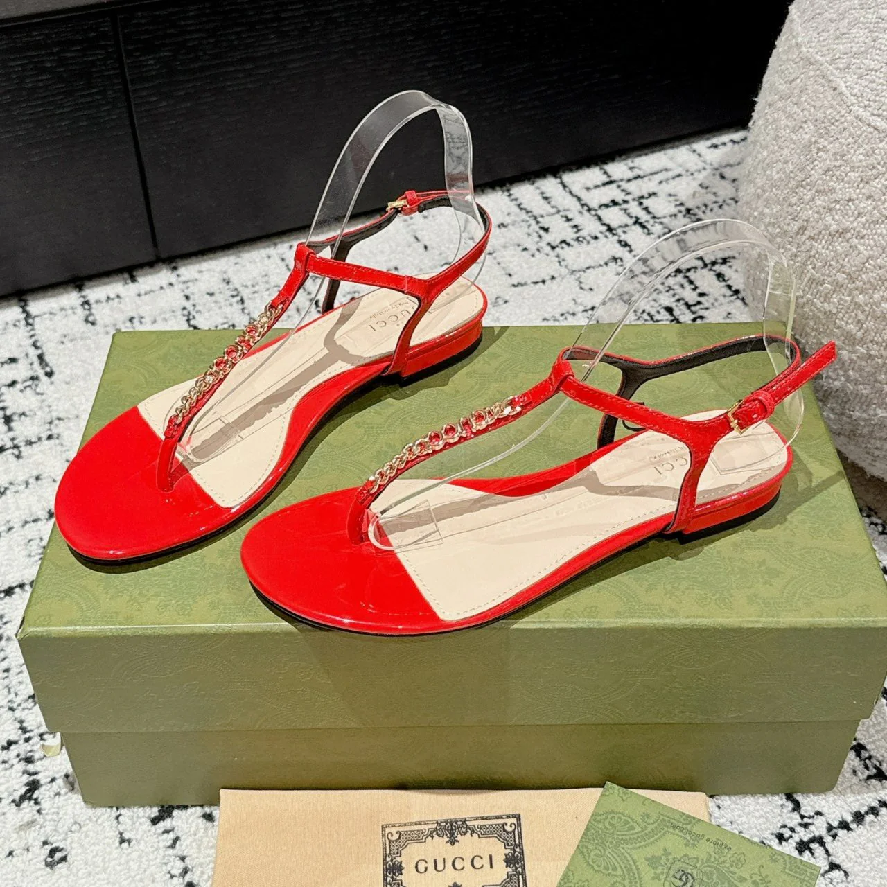 THONG SANDAL IN CANDY RED CALFSKIN WITH GOLD HARDWARE
