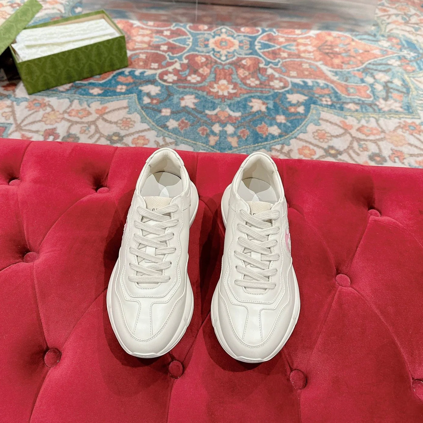 GG RHYTON TRAINER WHITE CALFSKIN WITH NAVY LOGO