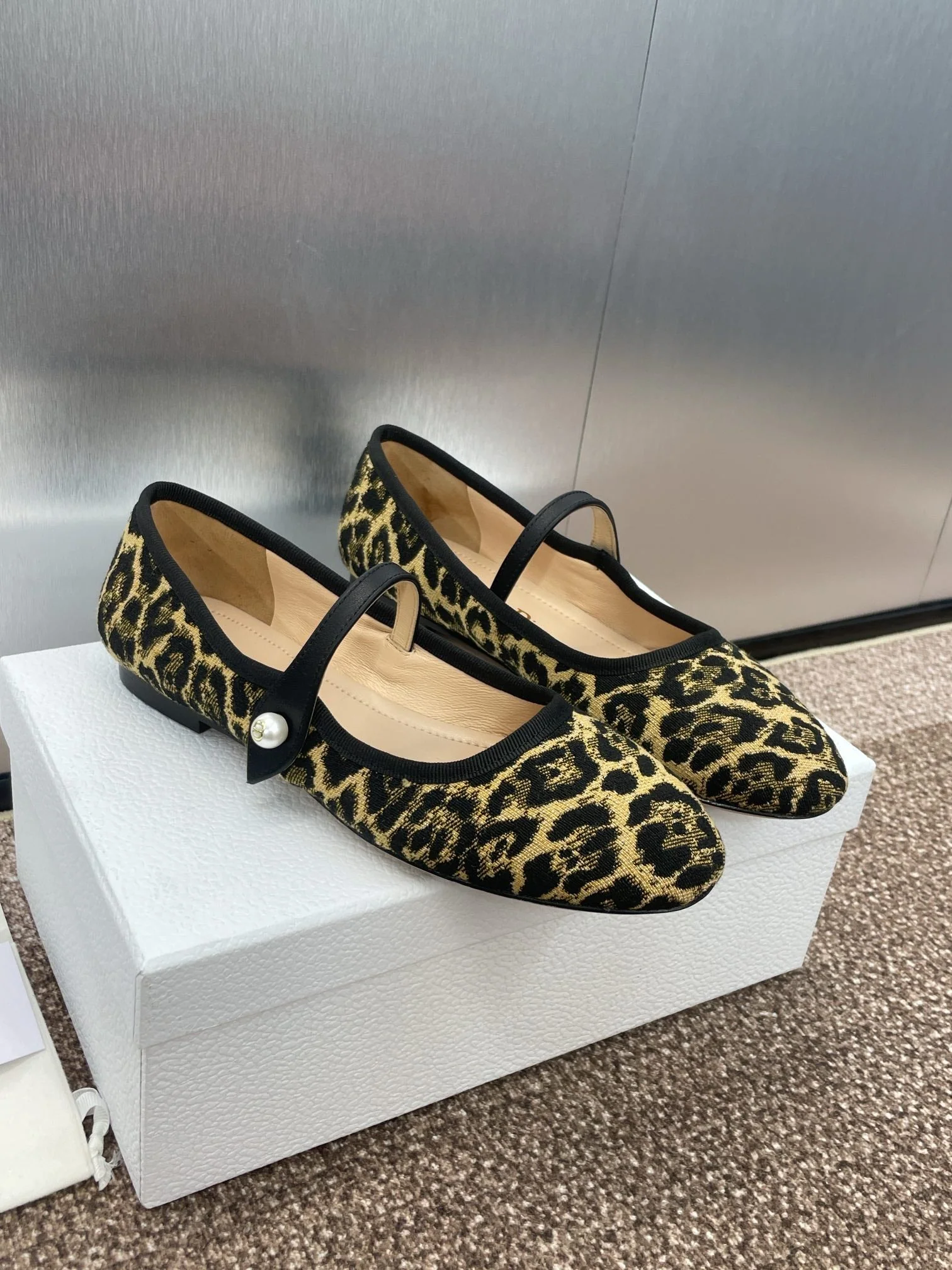 BALLET FLAT CAMEL PONY HAIR CALFSKIN WITH BROWN LEOPARD MOTIF