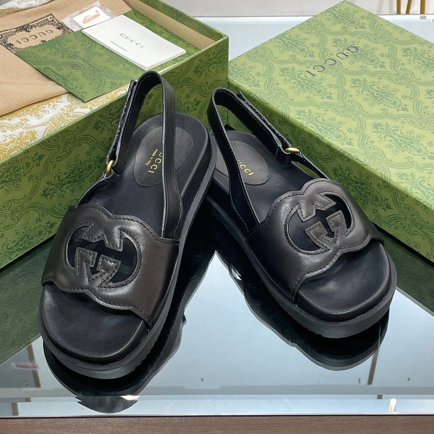 GG INTERLOCKING G CUT OUT SANDAL BLACK LAMBSKIN