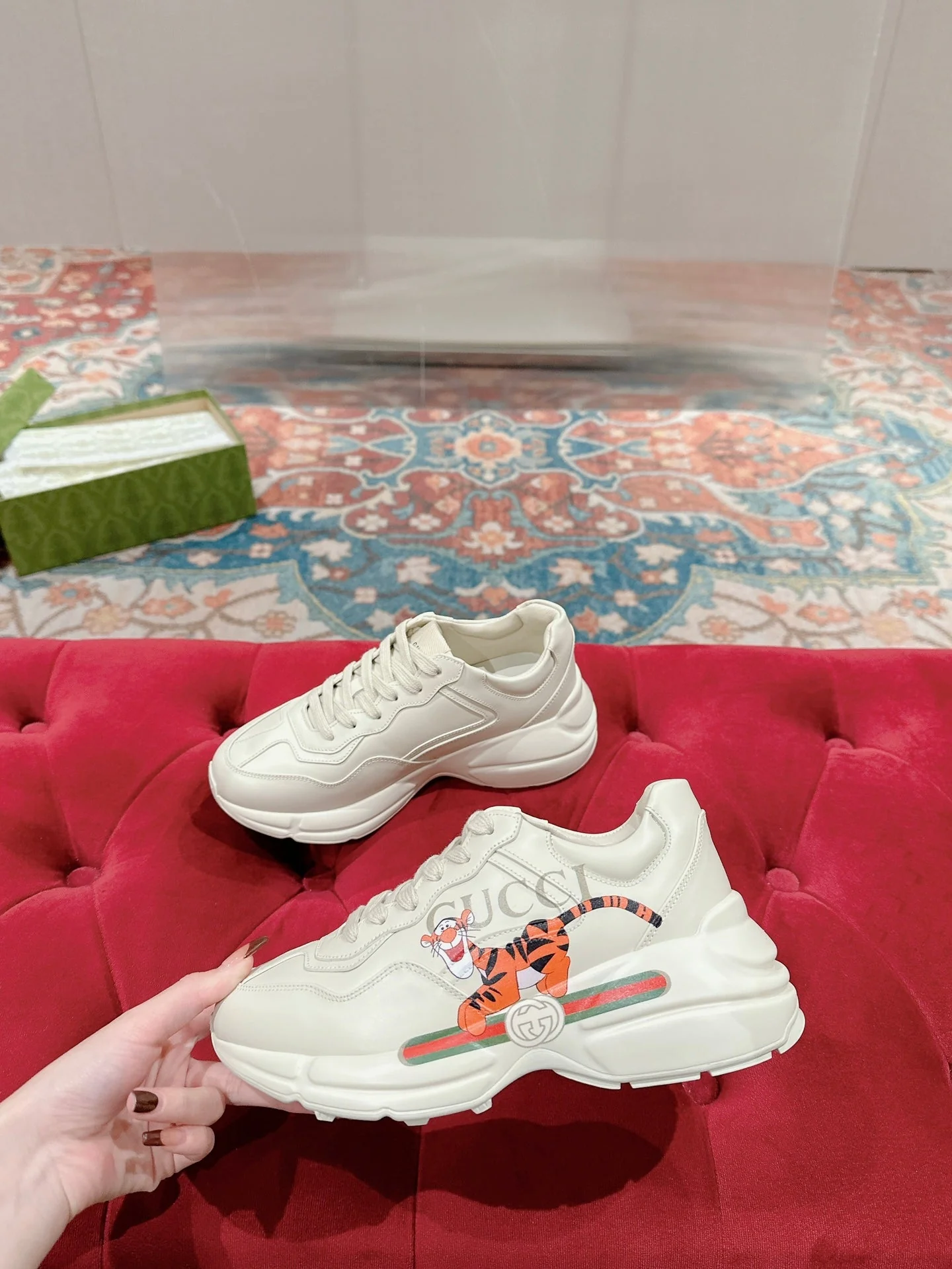 GG RHYTON LOGO TRAINER WHITE CALFSKIN WITH TIGER MOTIF