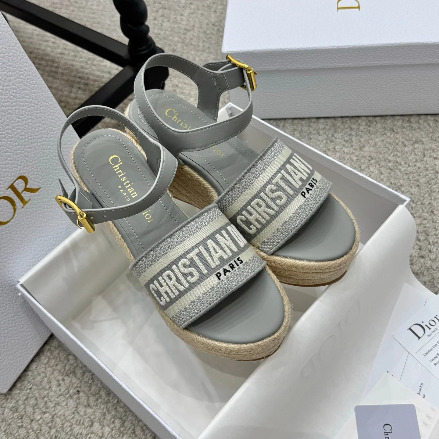 DWAY WEDGE SANDAL 25S 95MM IN GRAY EMBROIDERED COTTON RAFFIA SOLE