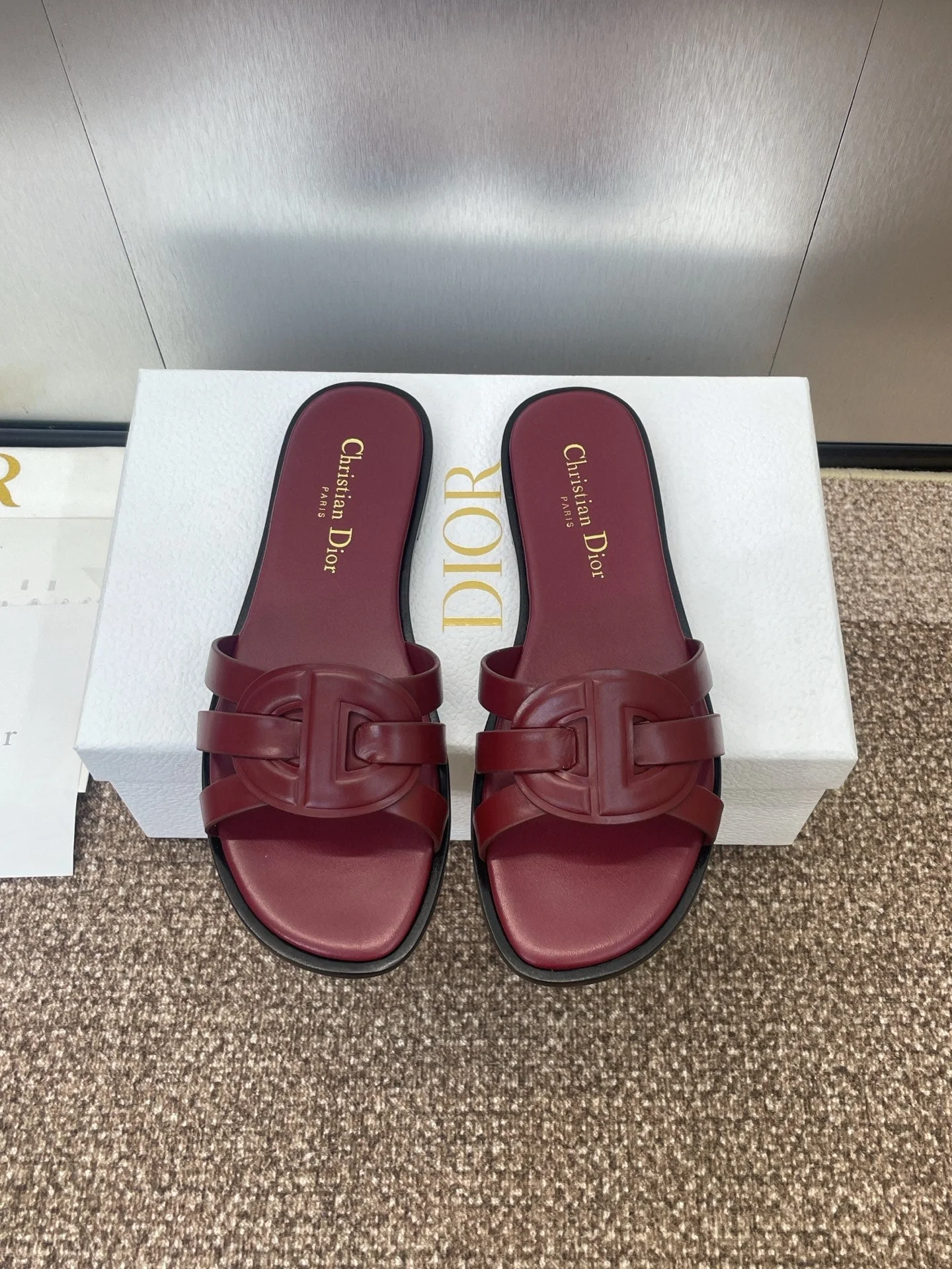 D-CLUB SLIDE SANDAL 25S IN BURGUNDY RED CALFSKIN