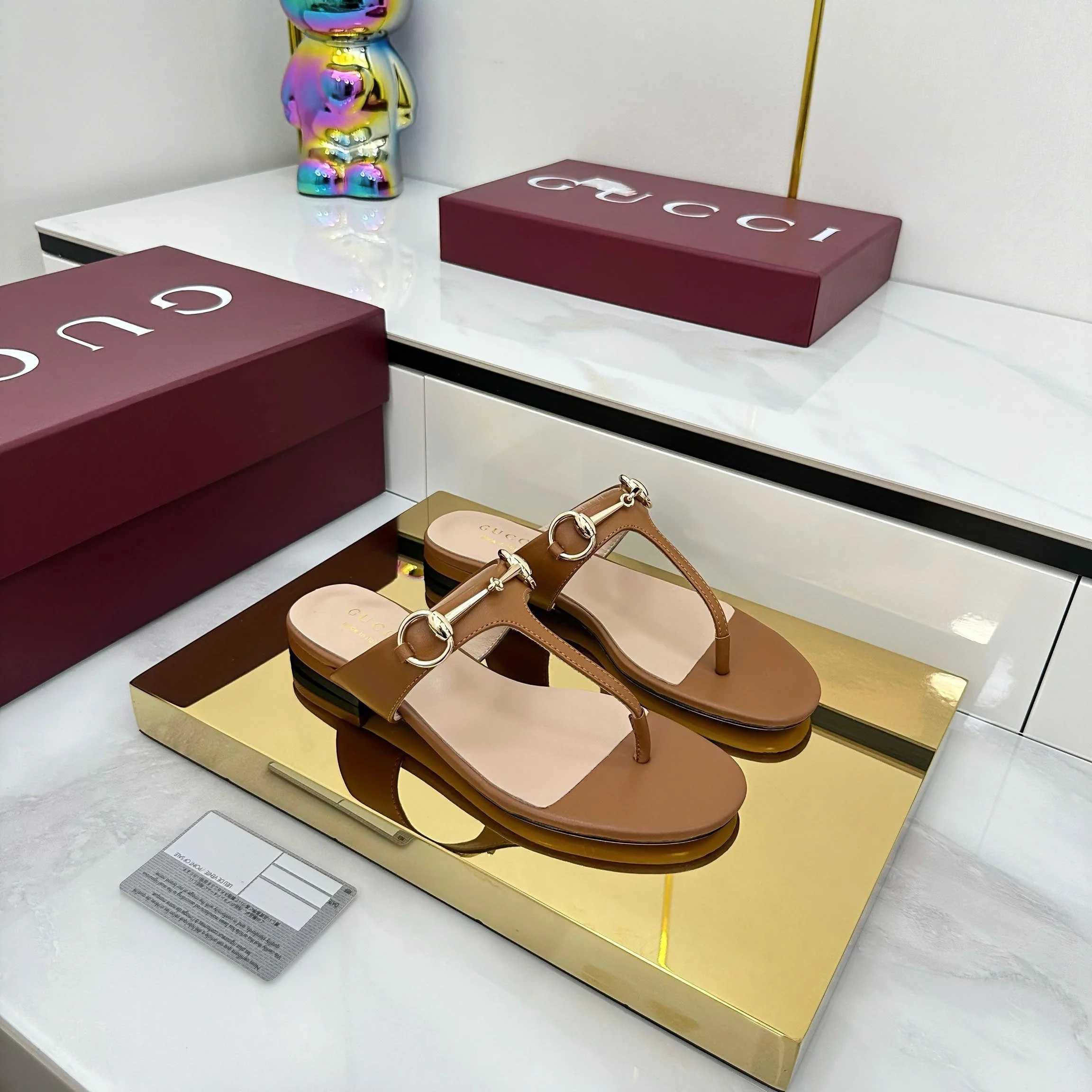 THONG SANDALS IN BROWN LAMBSKIN WITH GOLD HARDWARE