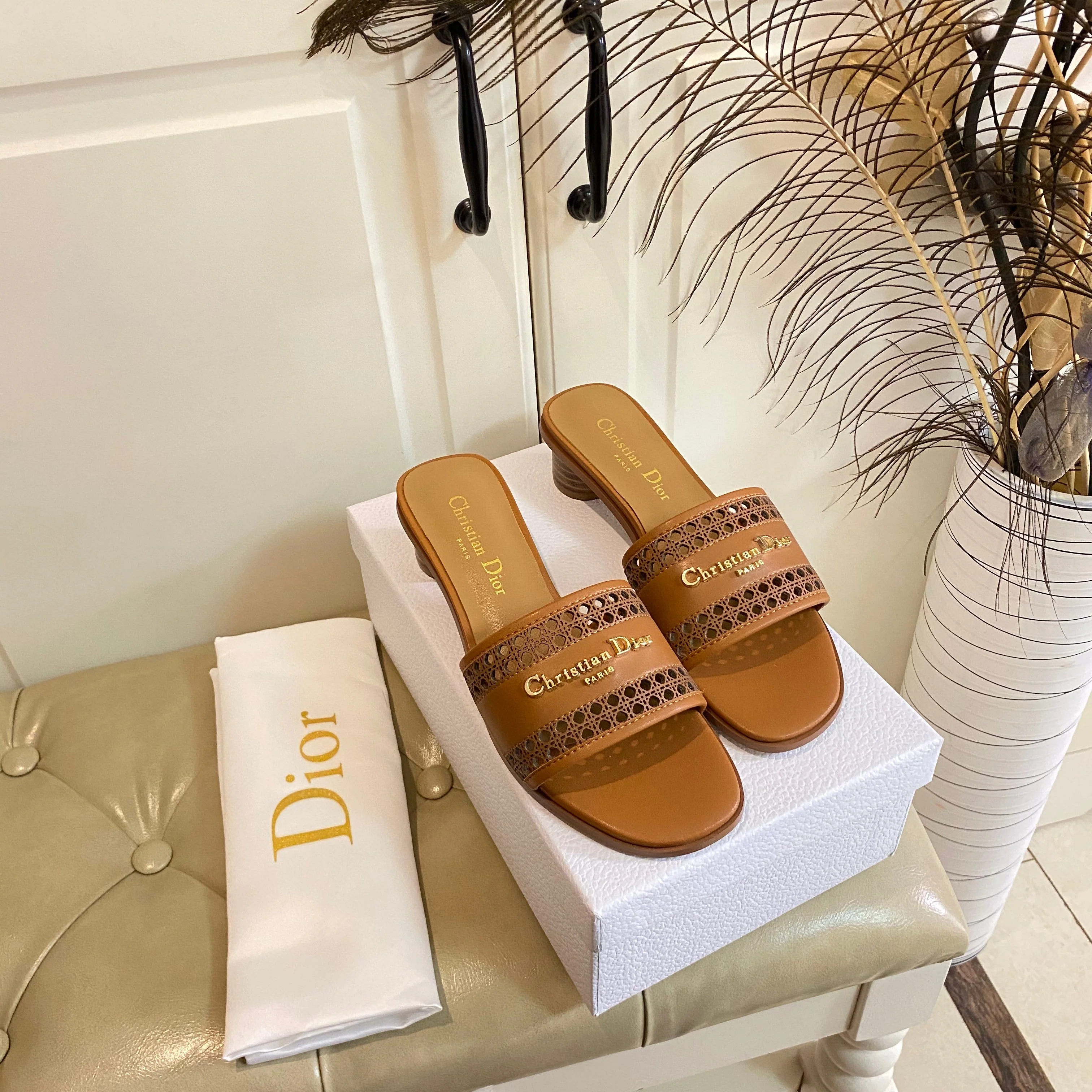 DWAY HEELED SLIDE IN BRONZE BROWN CALFSKIN WITH GOLD LOGO