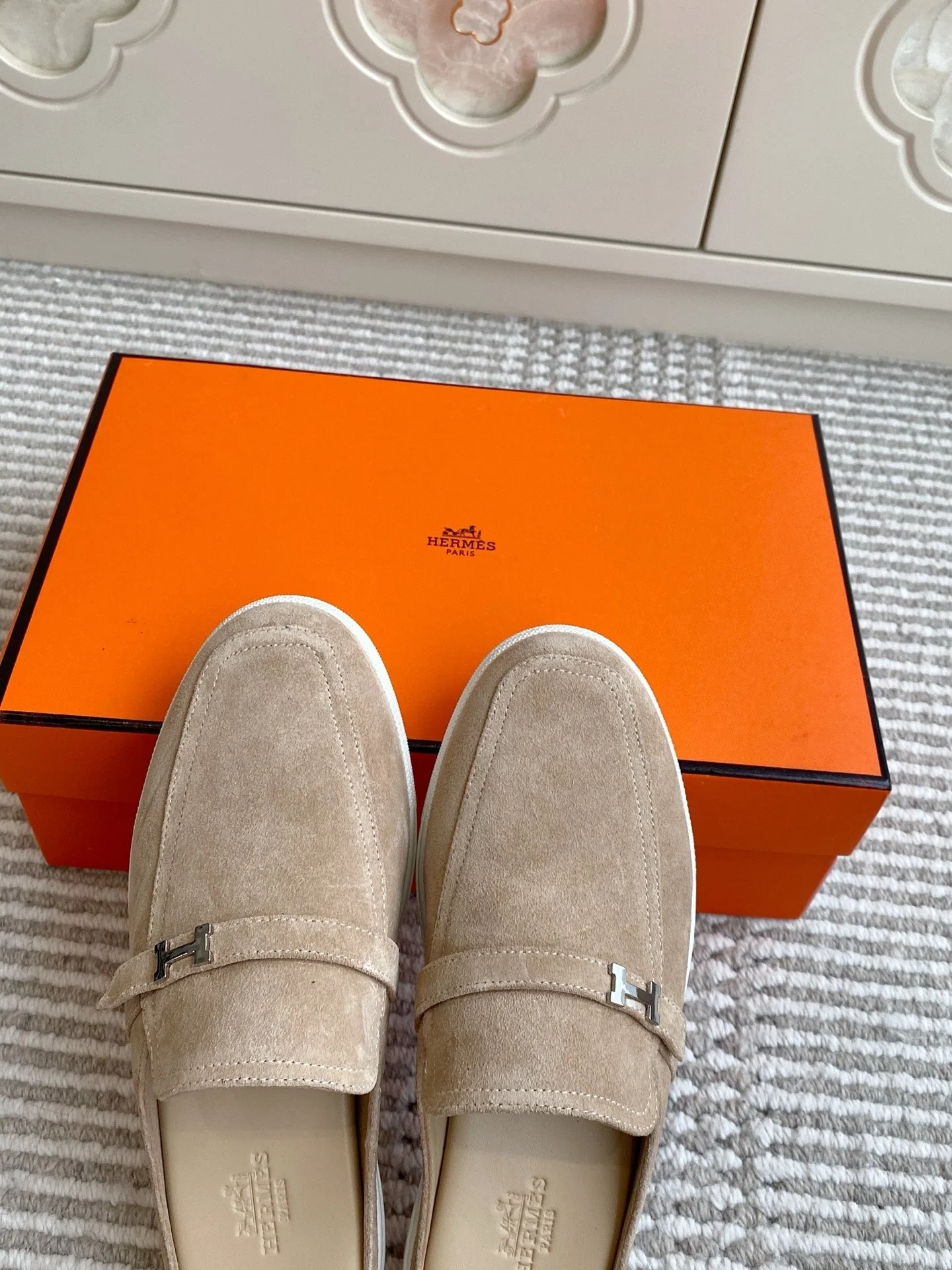 HM 25S MULES IN BEIGE SUEDE WITH SILVER HARDWARE