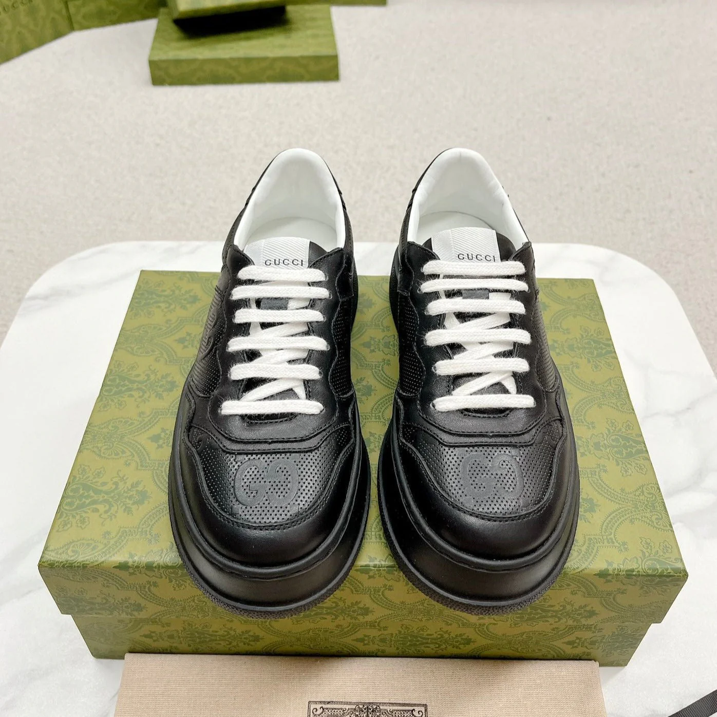 GG EMBOSSED TRAINER BLACK CALFSKIN
