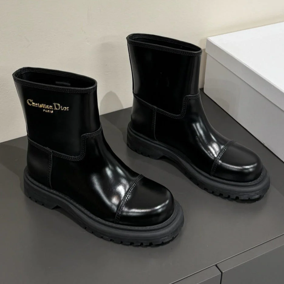D-TOWN ANKLE BOOTS IN BLACK PATENT CALFSKIN