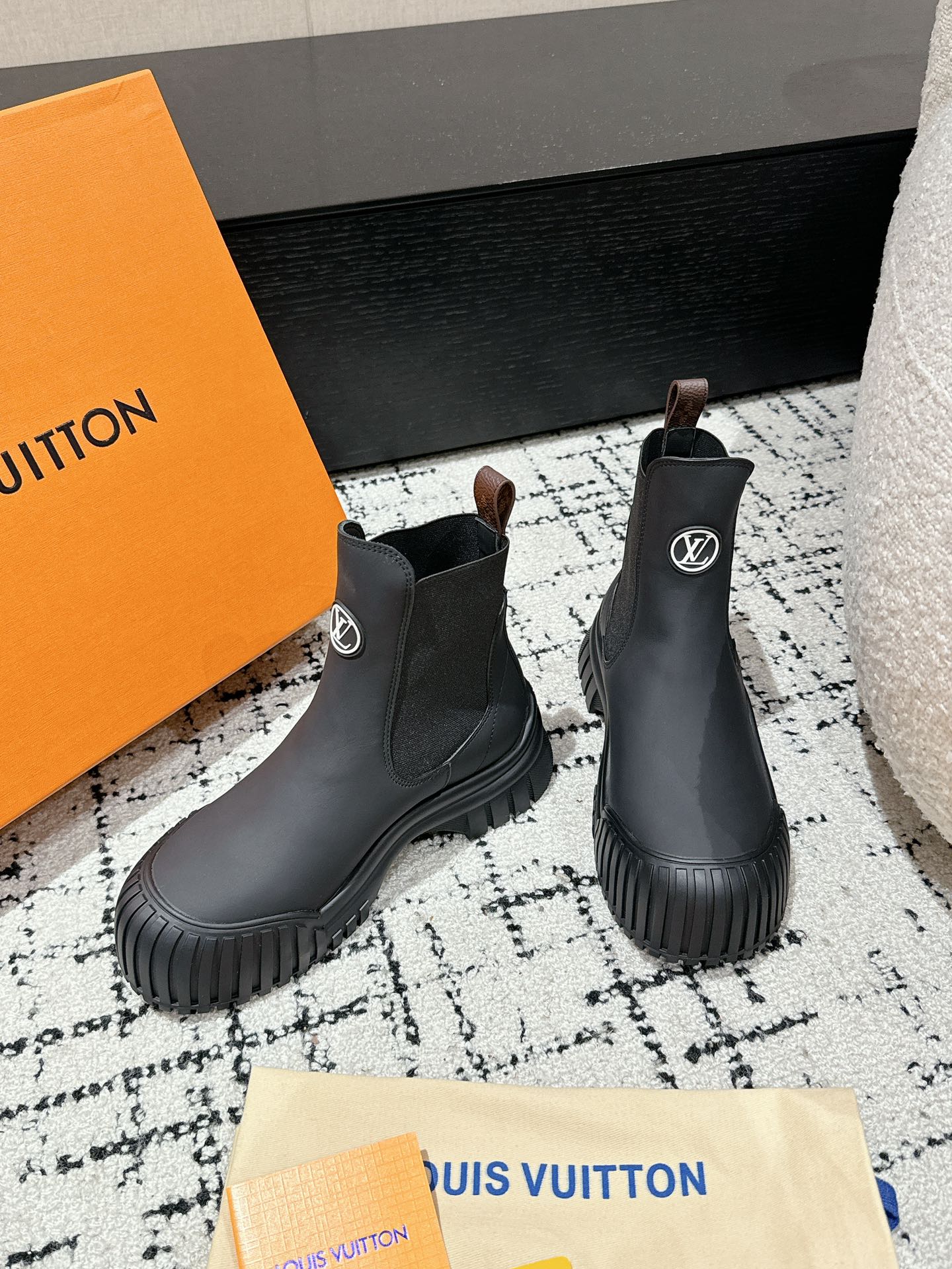 RUBY BOOTS IN BLACK CALFSKIN