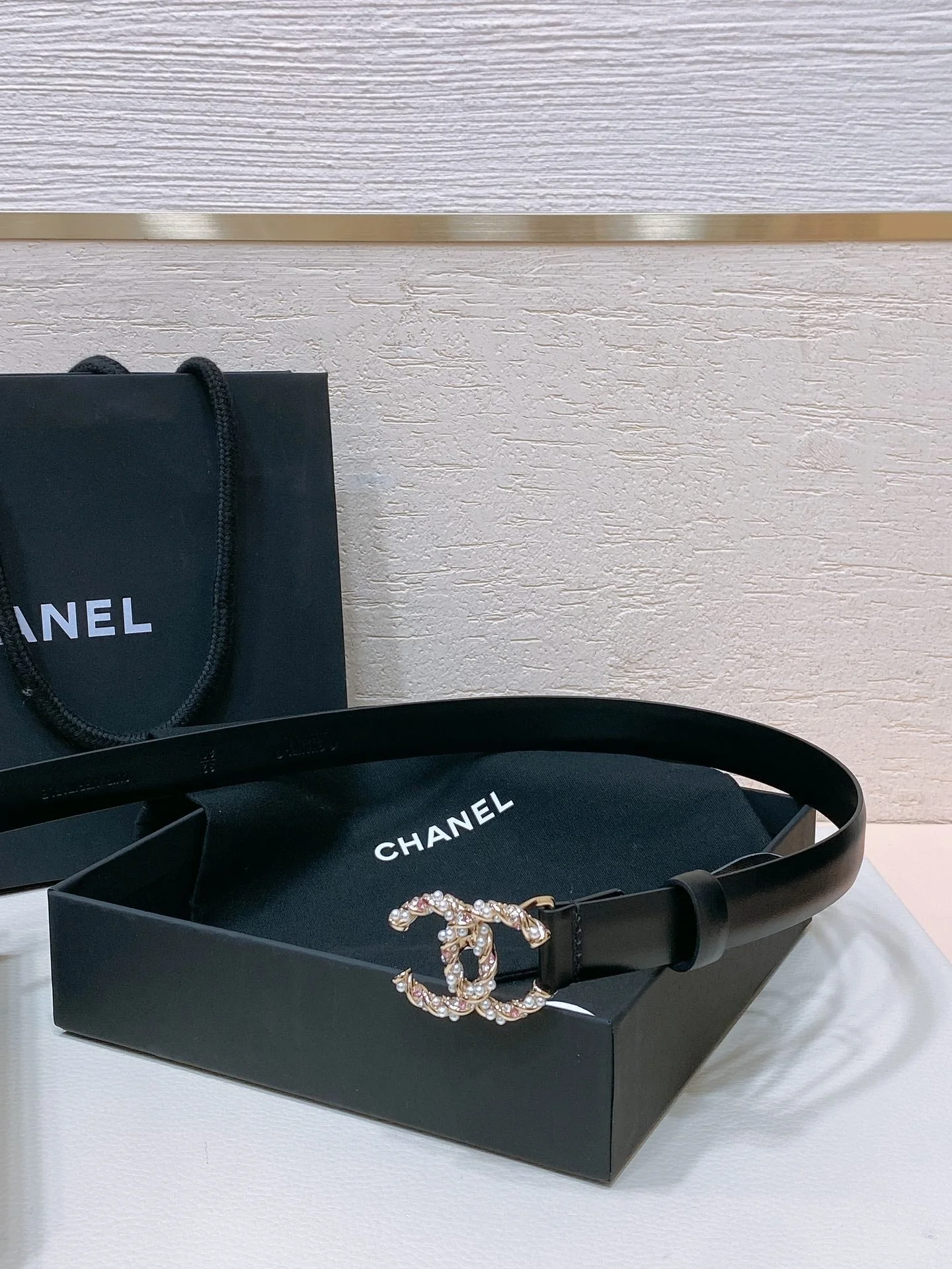 CC BELT 20MM IN BLACK CALFSKIN GOLD HARDWARE ATTACH PEARLS