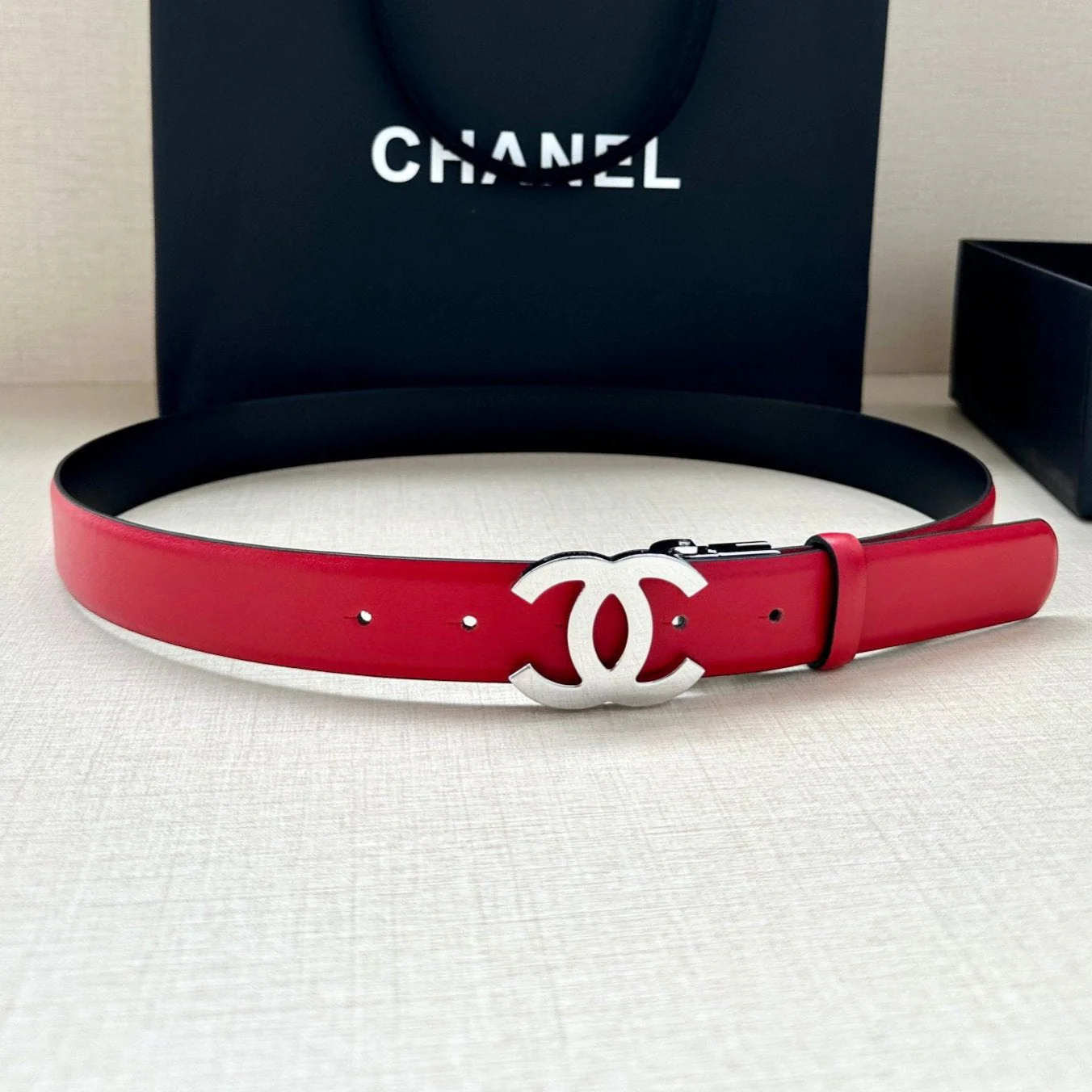 CC 30MM BELT IN CHERRY RED AND BLACK CALFSKIN WITH SILVER HARDWARE