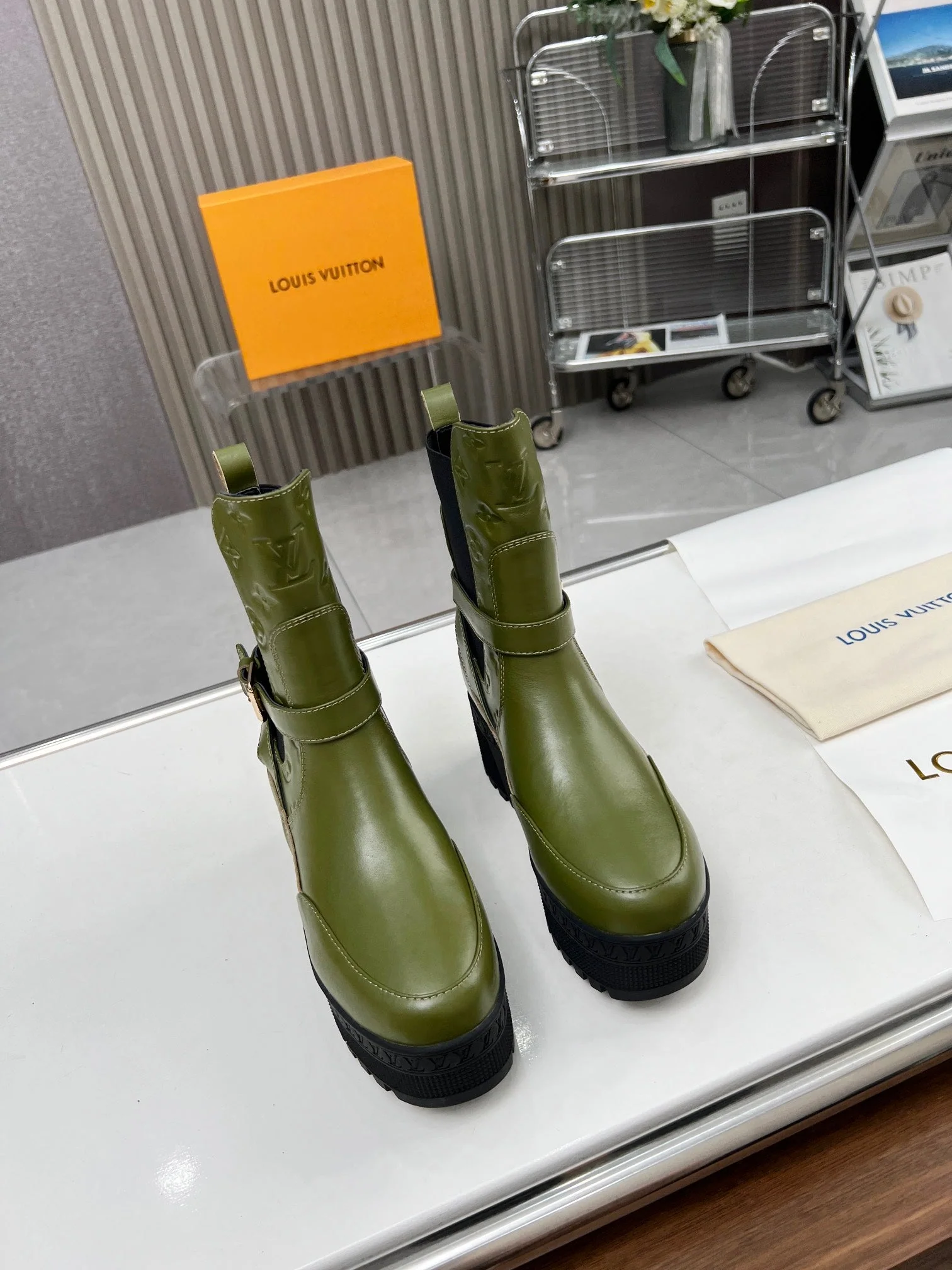 LAUREATE PLATFORM DESERT BOOT IN DARK OLIVE GREEN CALFSKIN