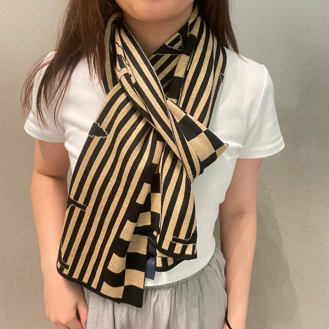GRAPHICAL 180 CM SCARF IN TORTILLA BROWN MIX BLACK CASHMERE 388202
