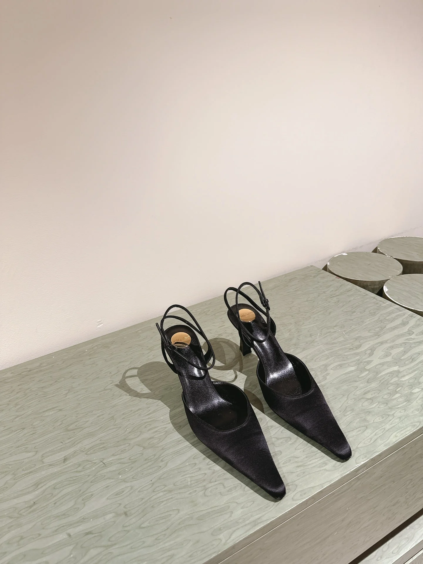 AIMÉE HIGH 8 CM SLINGBACK PUMPS IN BLACK SATIN
