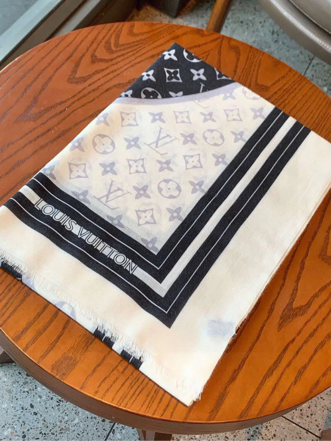LV SCARF 200 CM IN CASHMERE 732076