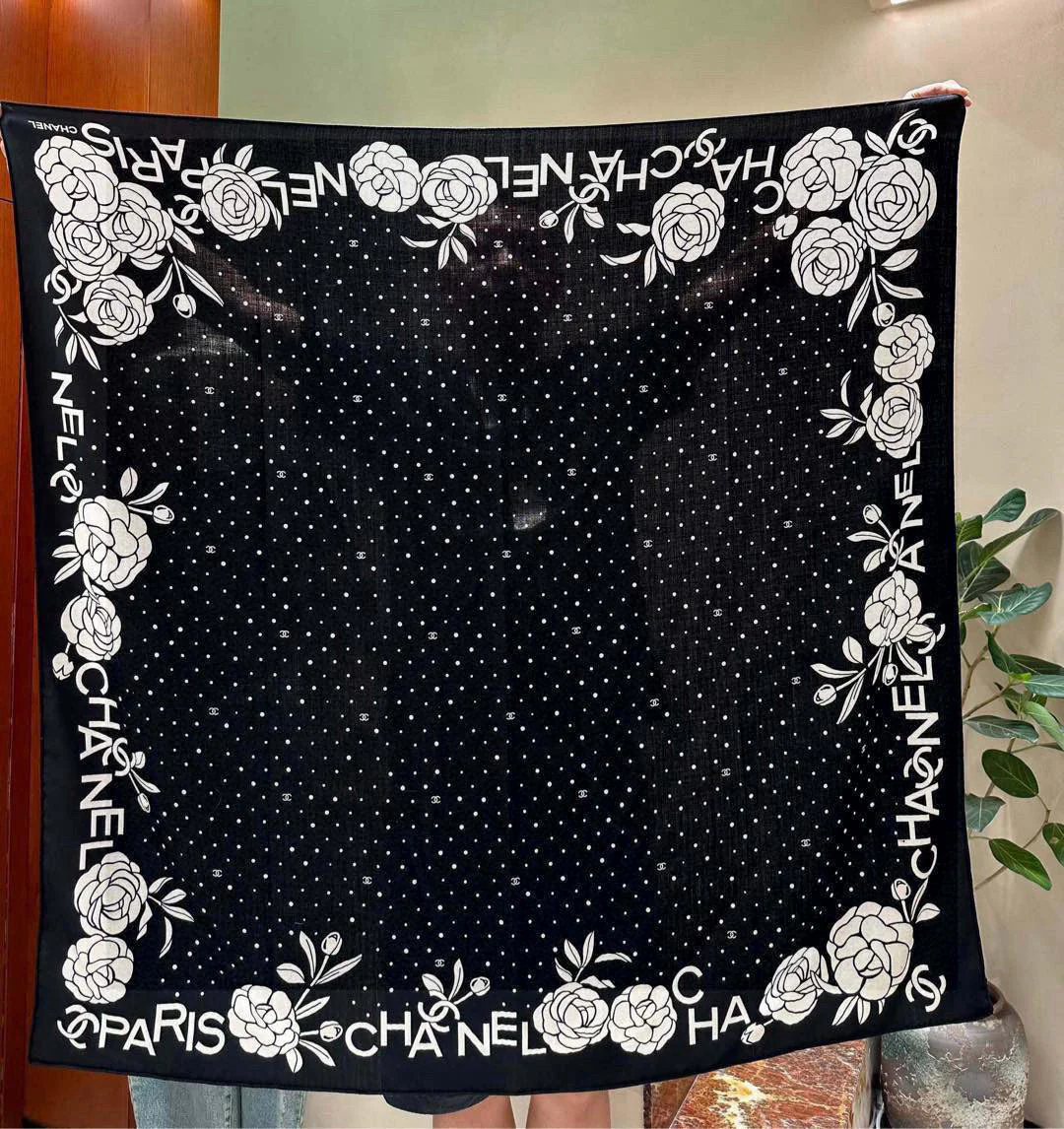 CHANEL 25S SCARF 140 IN SILK 735805