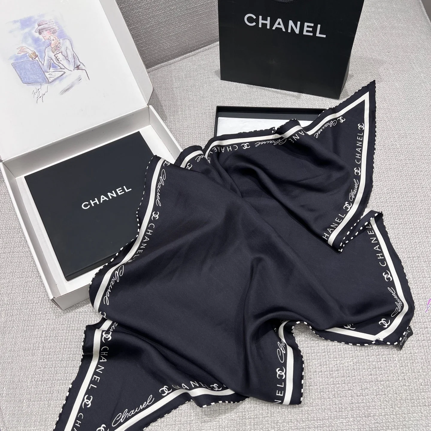 CHANEL 25S SCARF 160 IN SILK 697661