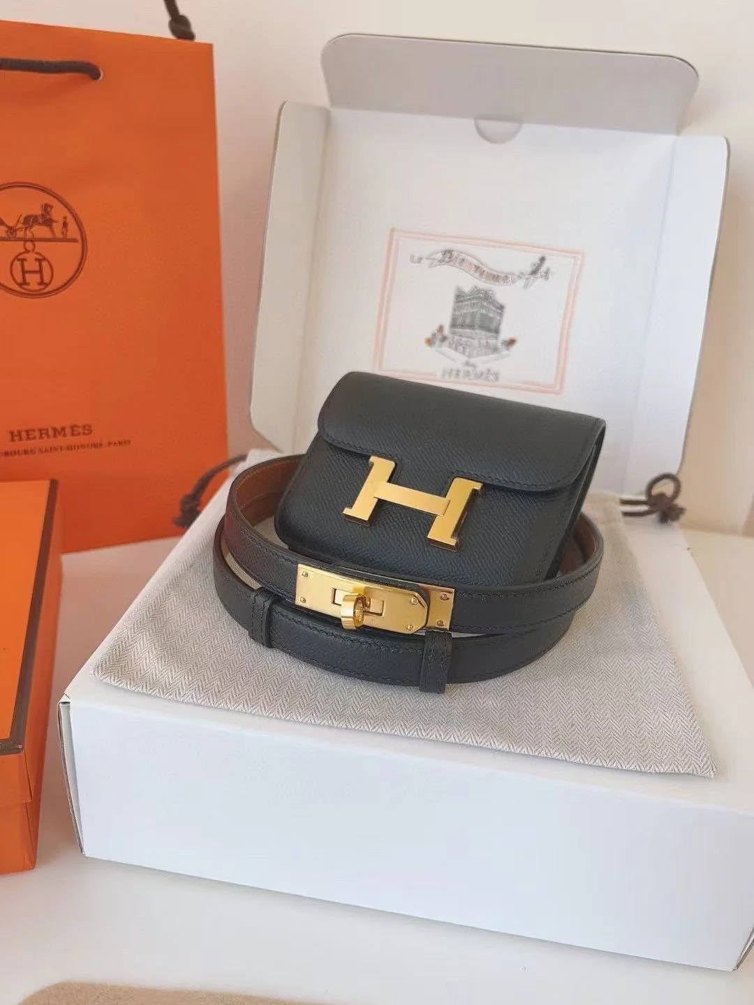 HM KELLY CONSTANCE SLIM WALLET BELT IN BLACK CALFSKIN GOLD HARDWARE