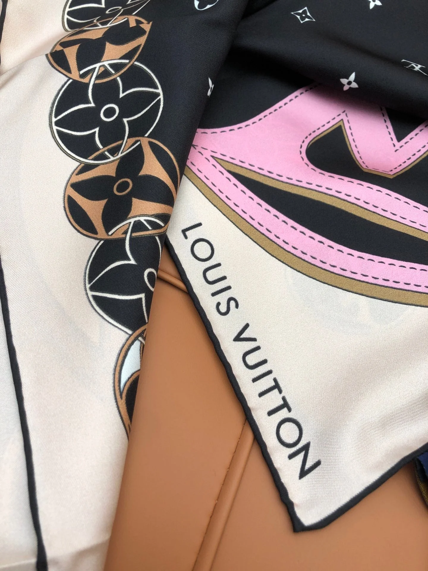 LV SCARF 90 CM IN SILK 704579