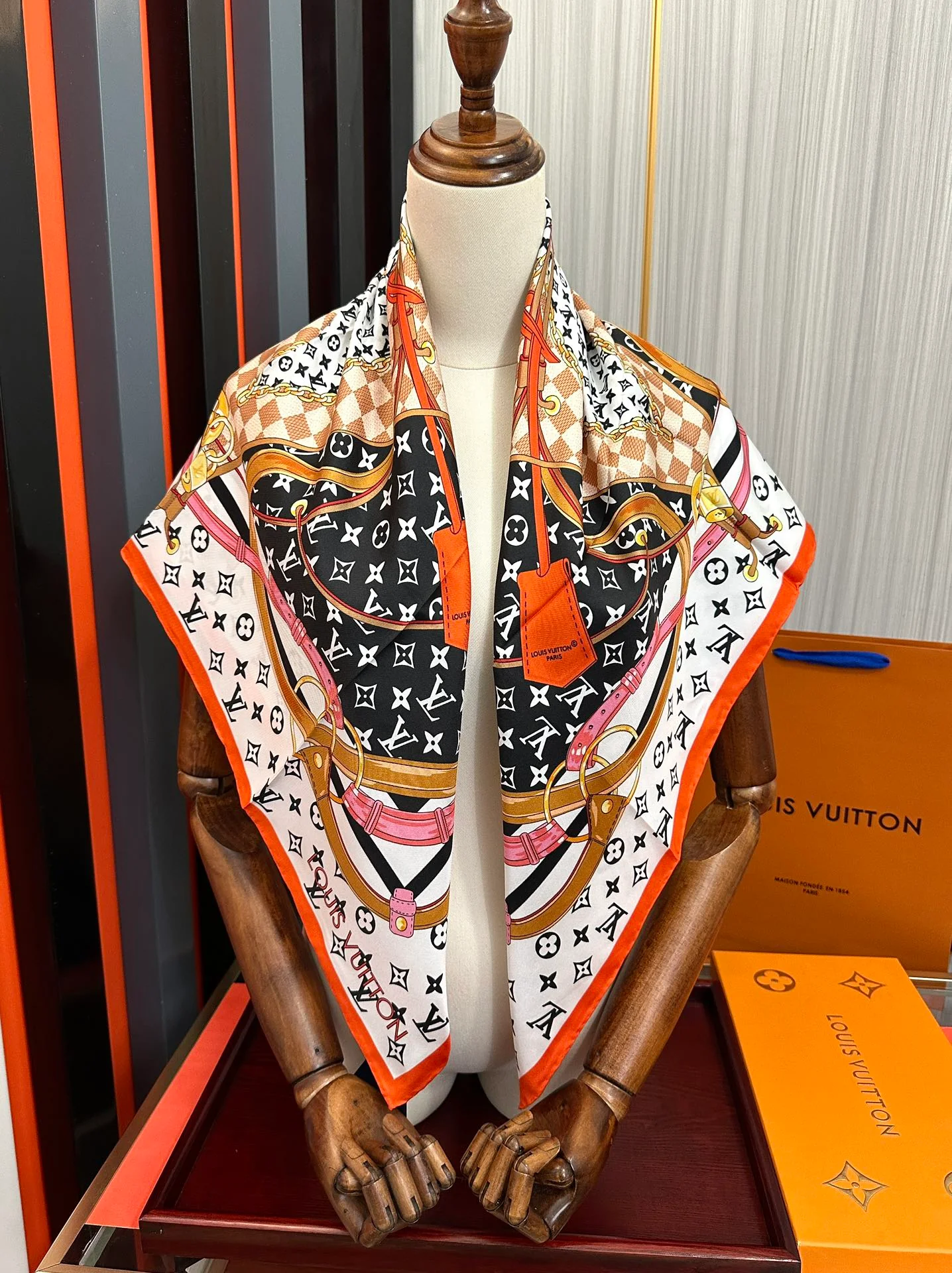 LV SCARF 90 CM IN SILK 729071