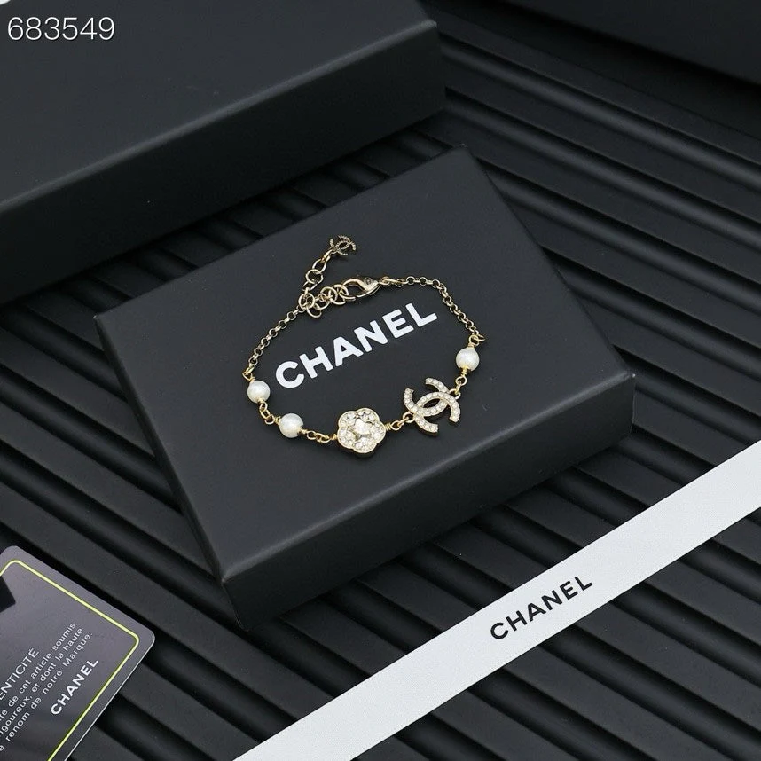 CC BRACELET 25P IN GOLD METAL PEARLY WHITE AND CRYSTAL