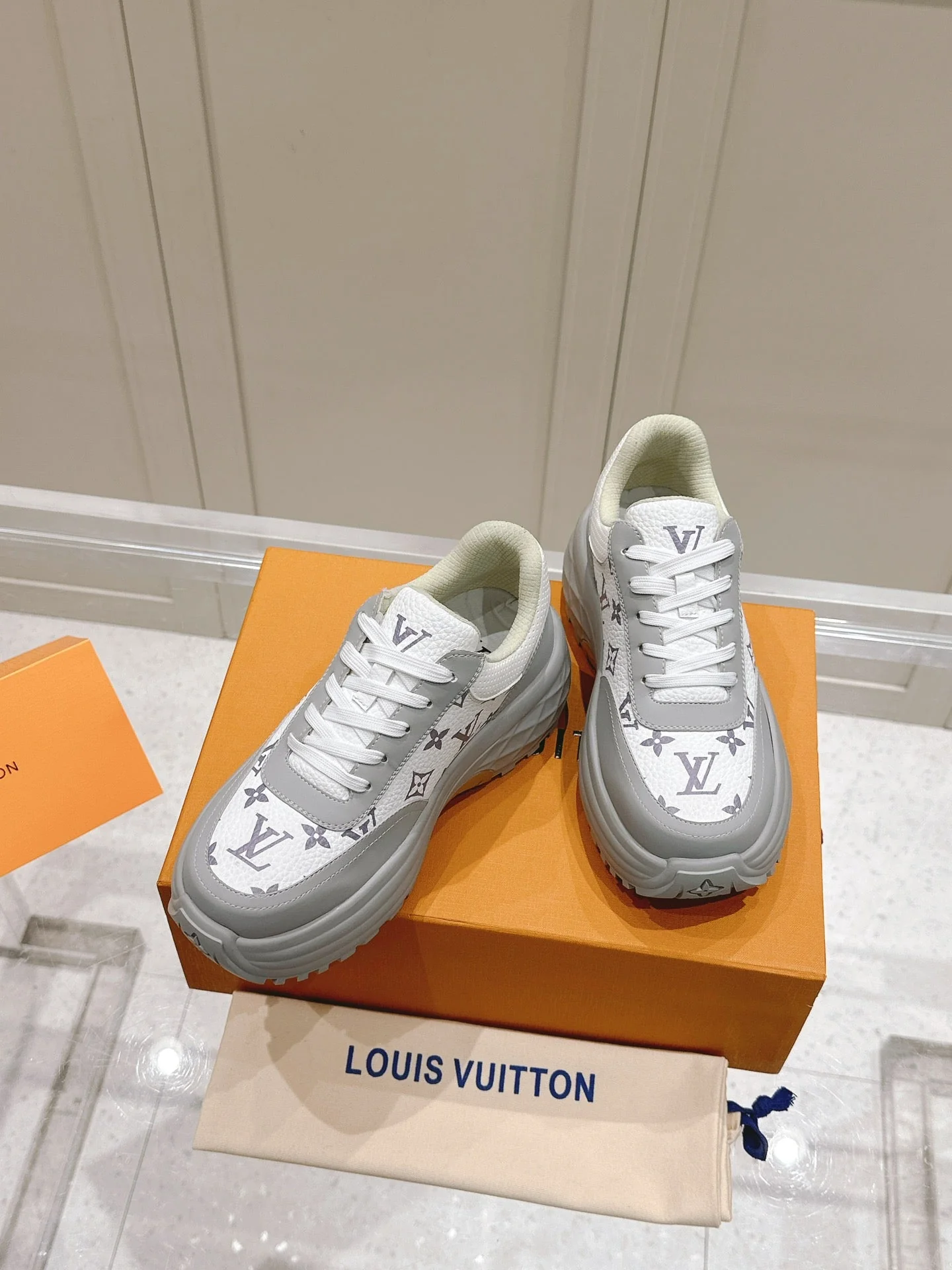 RUN AWAY SNEAKER IN DOVE GRAY MIX WHITE CALFSKIN