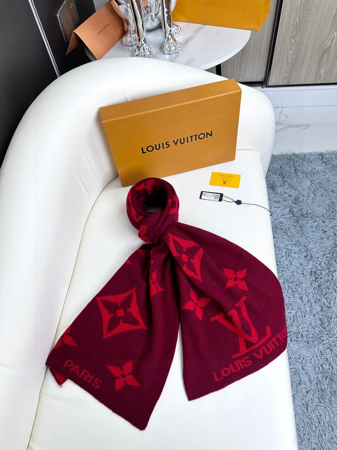 LV SCARF 180 CM IN CASHMERE 700780