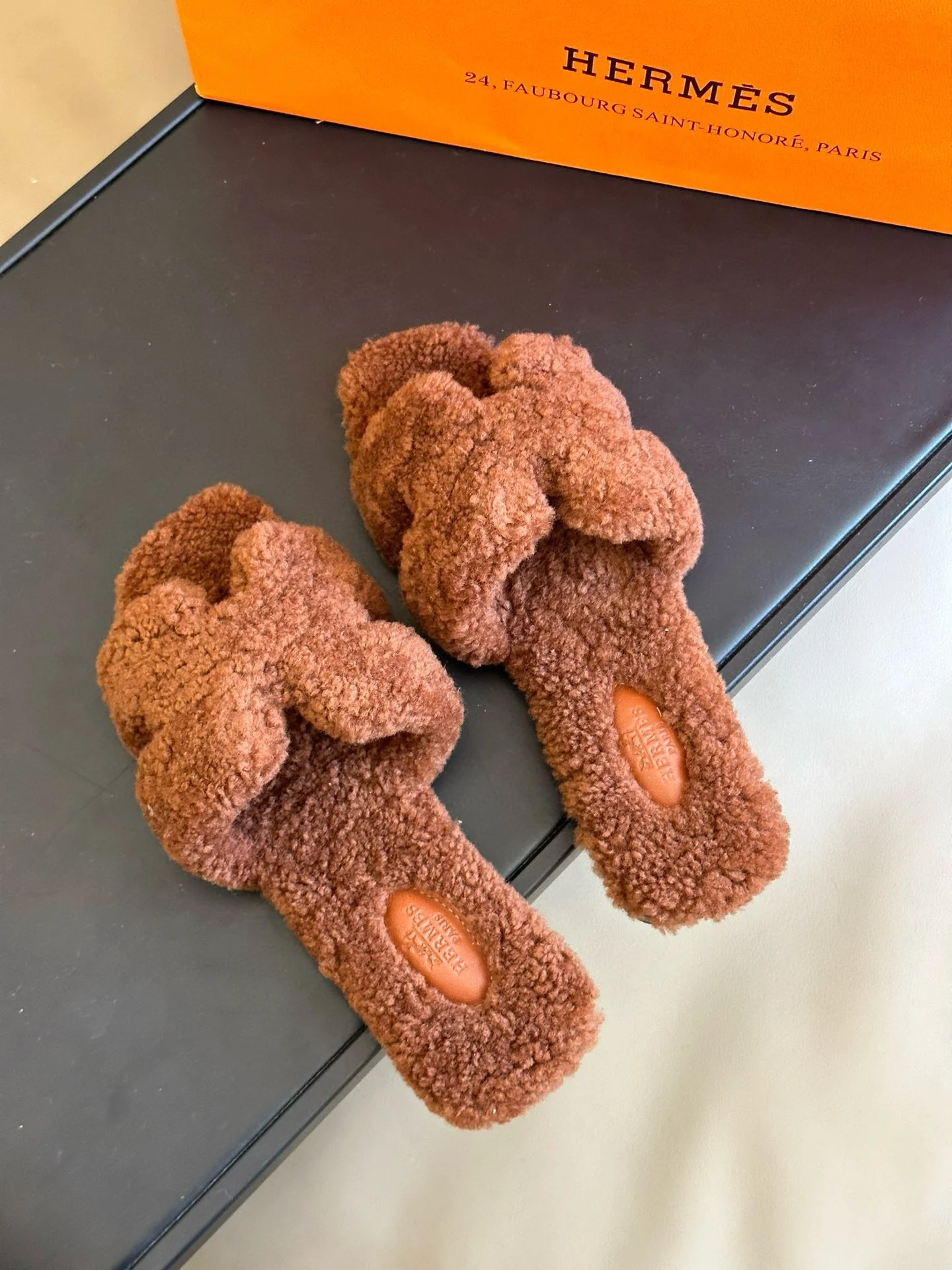 0RAN SANDAL SHEARLING BROWN