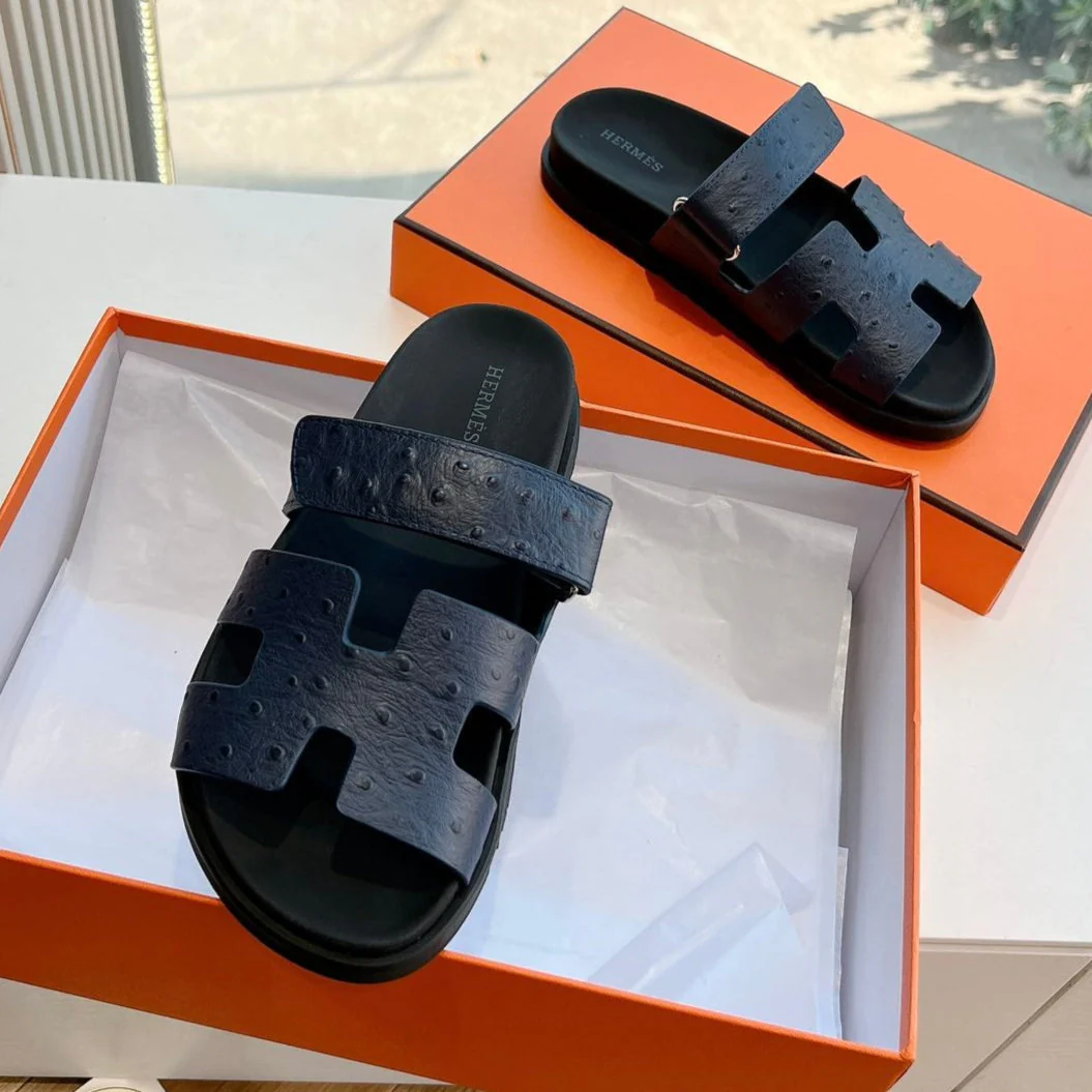 CHYPRE SANDAL IN NAVY BLUE GRAINED CALFSKIN
