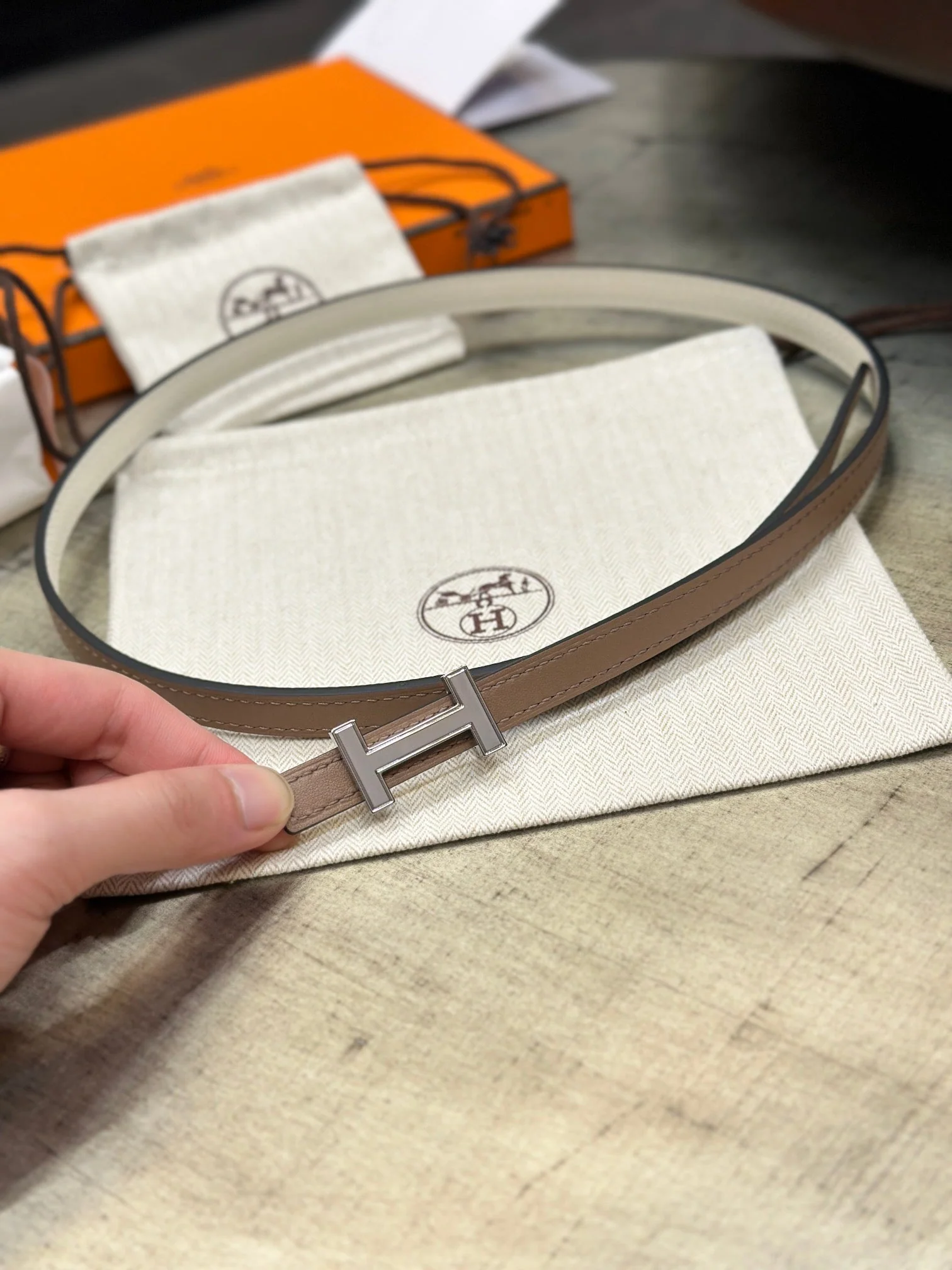 HM FOCUS BUCKLE & REVERSIBLE PEANUT BROWN AND WHITE LEATHER STRAP 13MM SILVER HARDWARE
