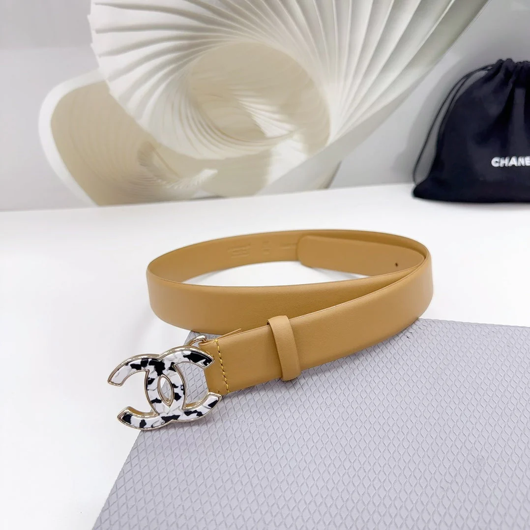 CC 30MM BELT IN GOLDENROD BROWN SHINNY CALFSKIN WHITE LOGO