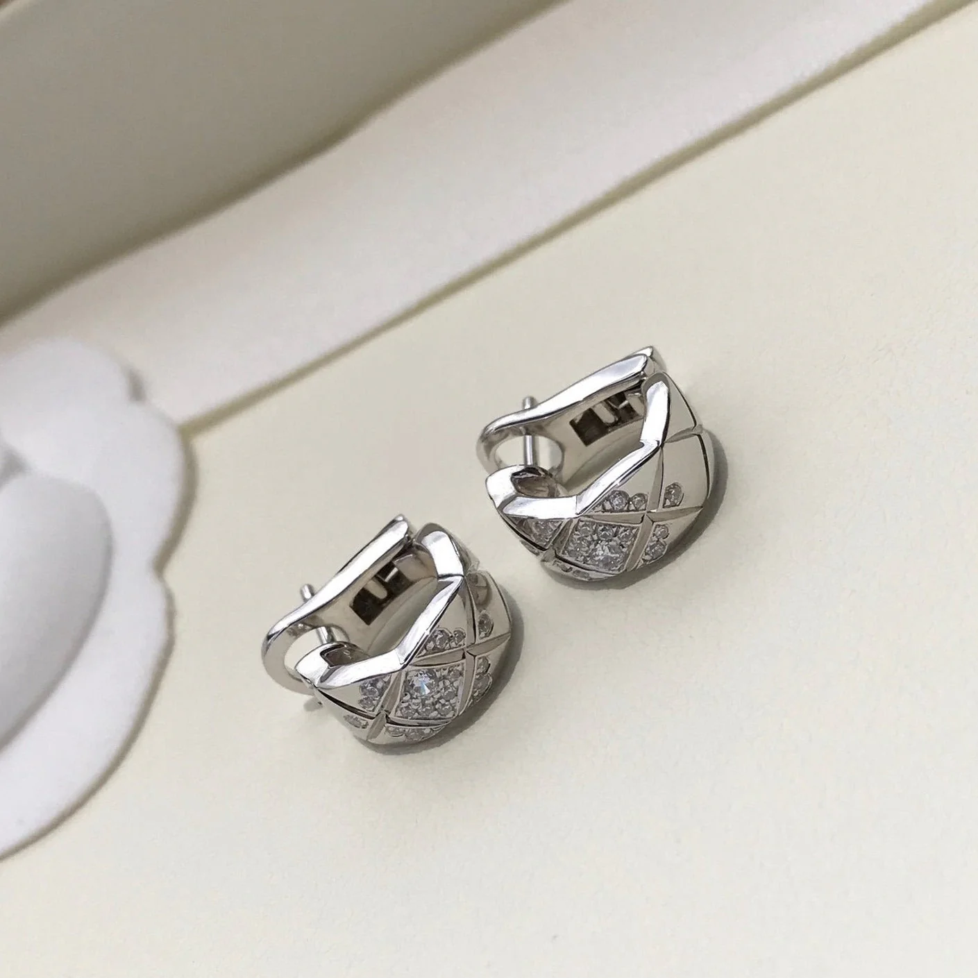 CRUSH DIAMOND SILVER EARRINGS
