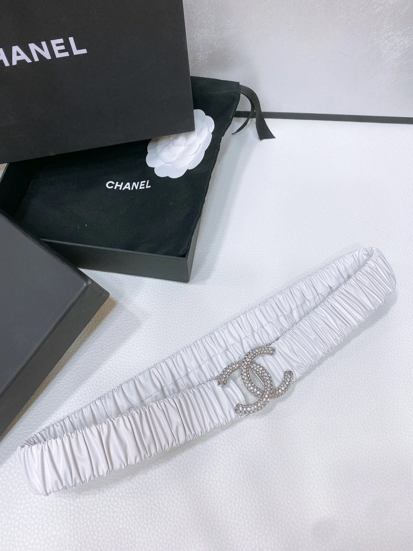 CC ELASTIC BELT 30MM IN WHITE CALFSKIN SILVER HARDWARE WITH RHINSTONES