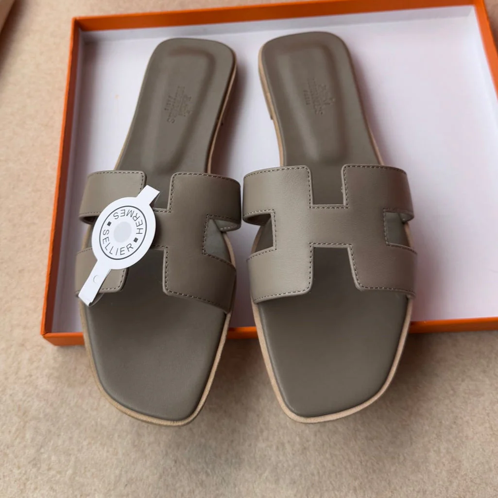0RAN SANDALS IN CEDAR BROWN CALFSKIN