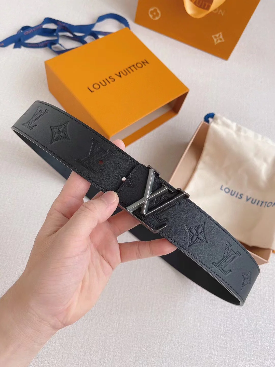 LV 25S BELT 40 MM IN BLACK CALFSKIN 593217