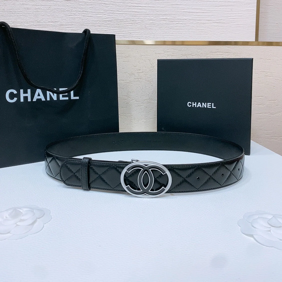 DOUBLE C BELT 38MM IN BLACK QUILTED LAMBSKIN SILVER OVAL BUCKLE CENTERED BLACK LOGO