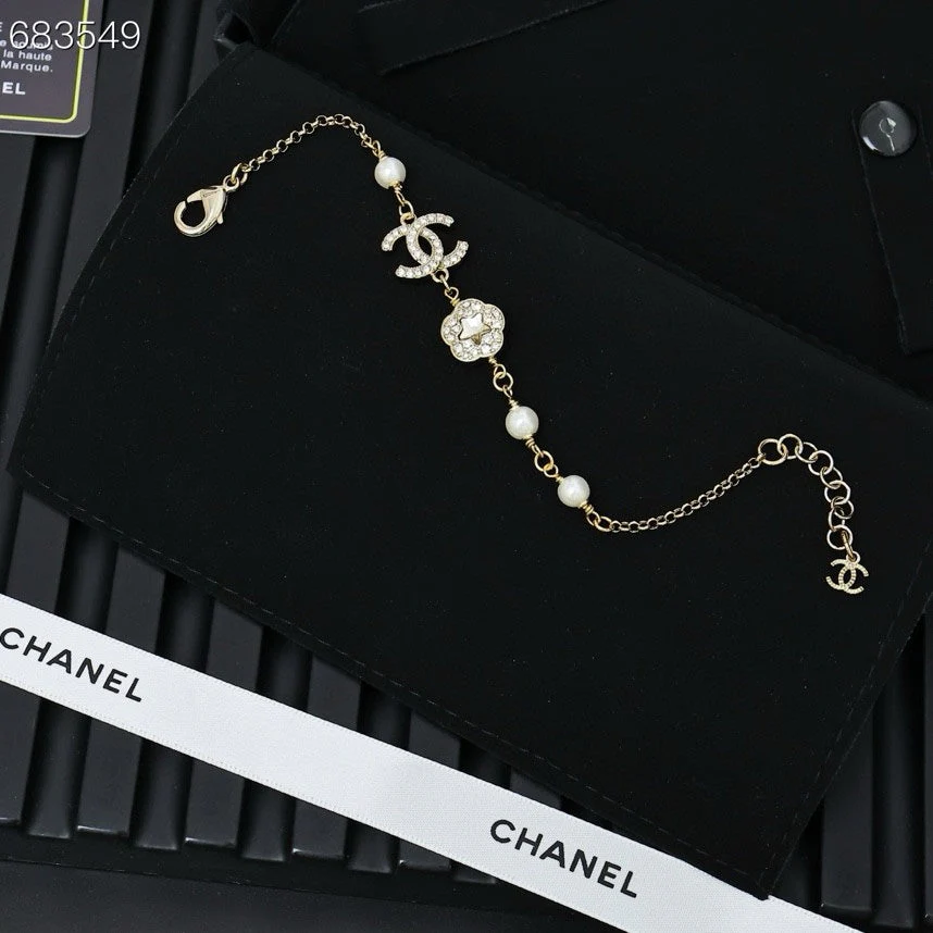 CC BRACELET 25P IN GOLD METAL PEARLY WHITE AND CRYSTAL