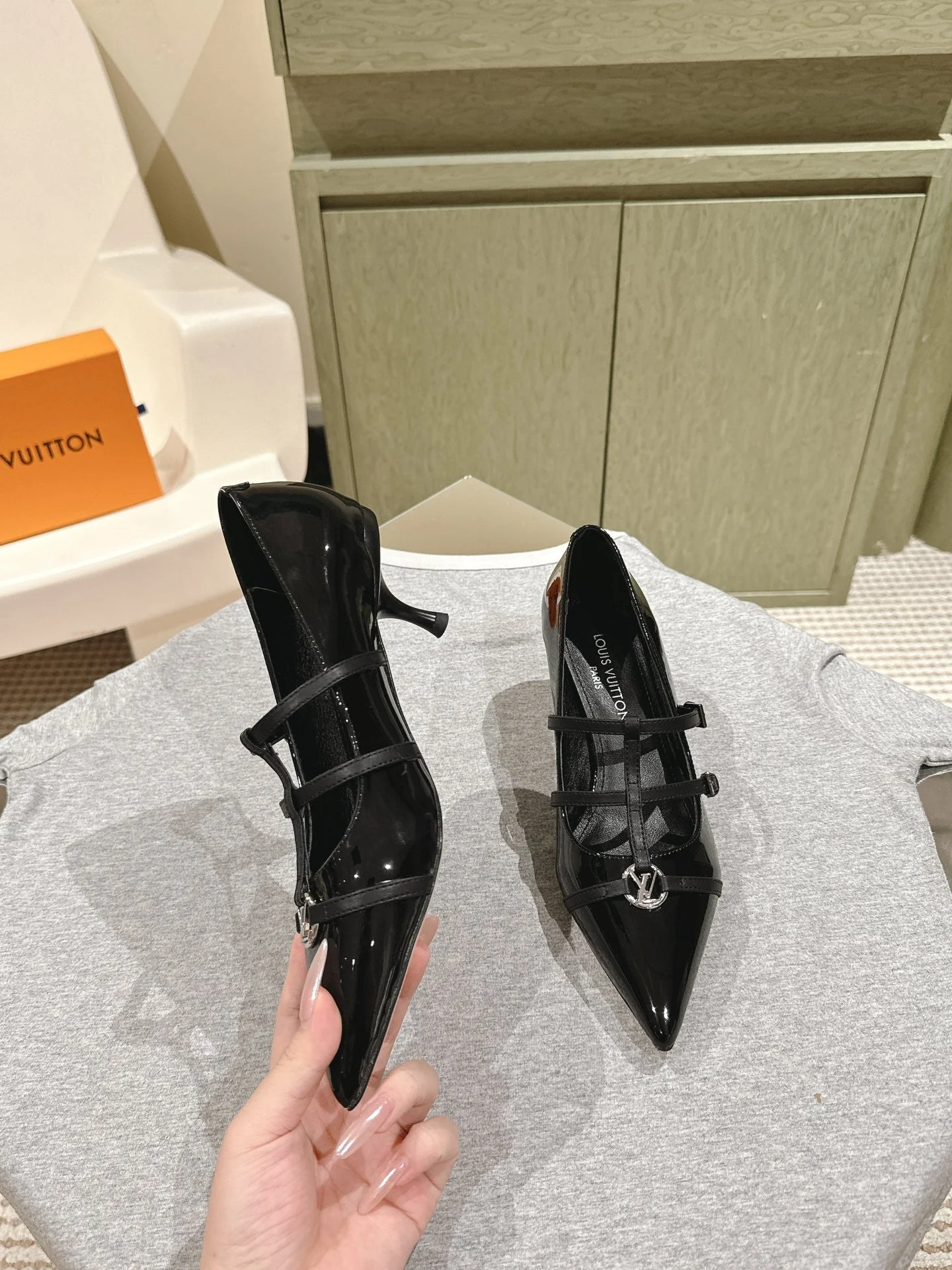HIGH PUMP 45MM IN BLACK CALFSKIN WITH BLACK STRAPS