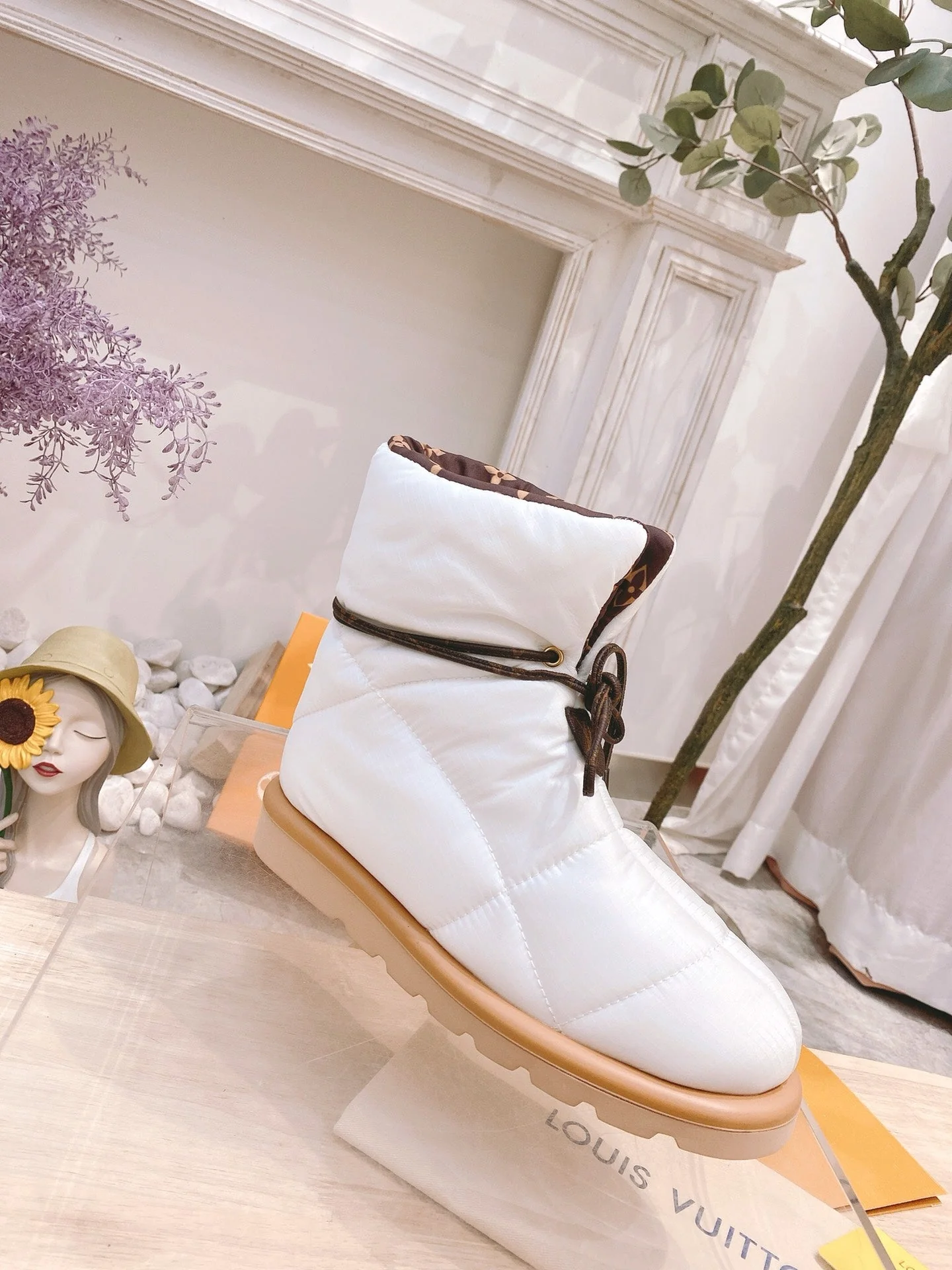 PILLOW COMFORT ANKLE BOOTS IN WHITE NYLON