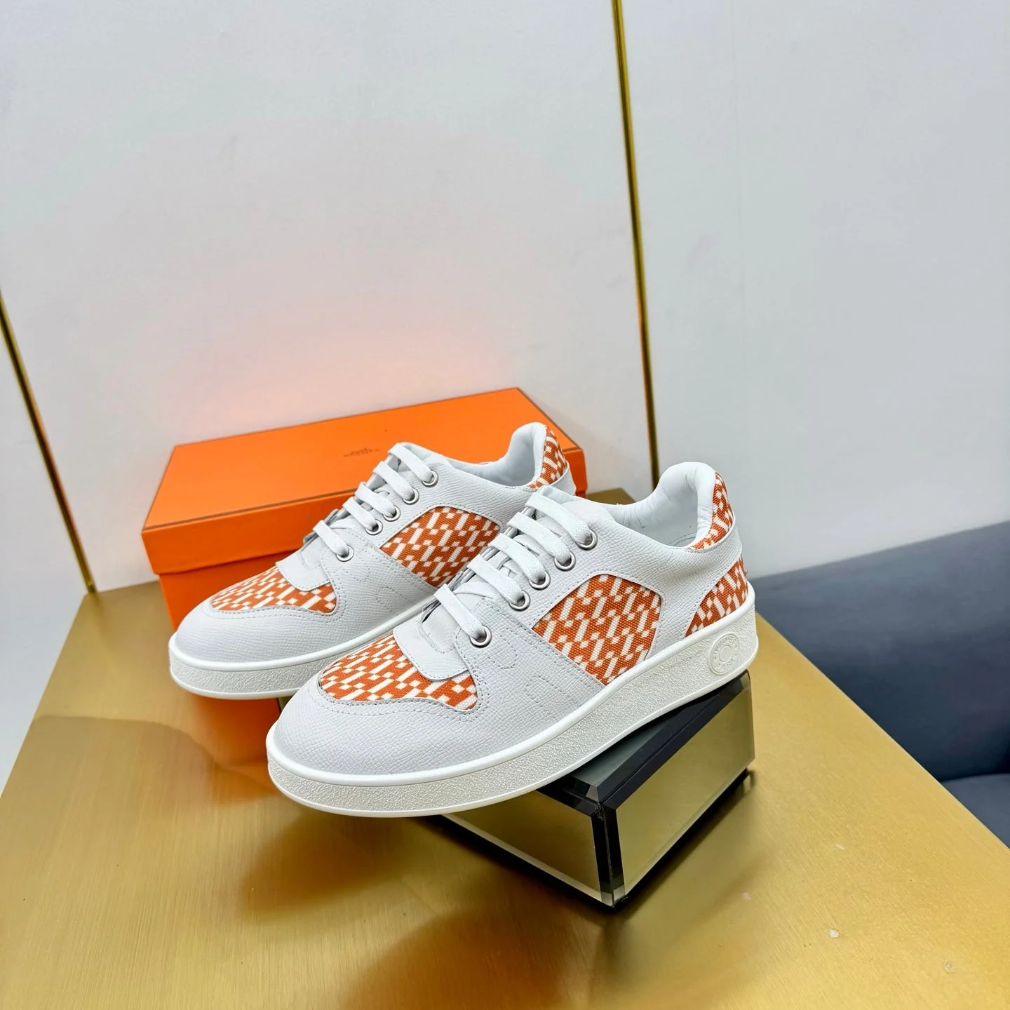 FREE SNEAKER IN WHITE CALFSKIN AND 