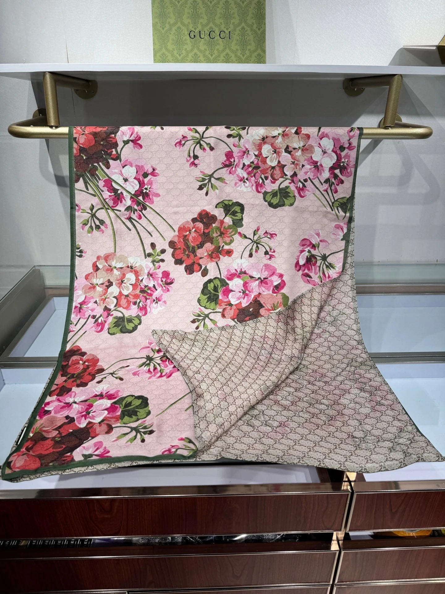 GUCCI 25S SCARF 180 IN SILK 737207