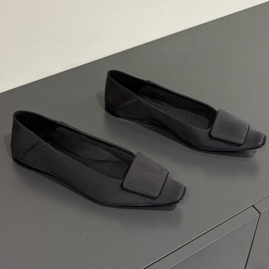 BALLERINA FLATS IN BLACK SATIN