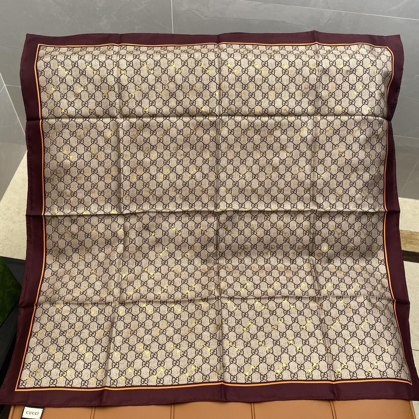 GUCCI 25S SCARF 90 IN SILK 718511