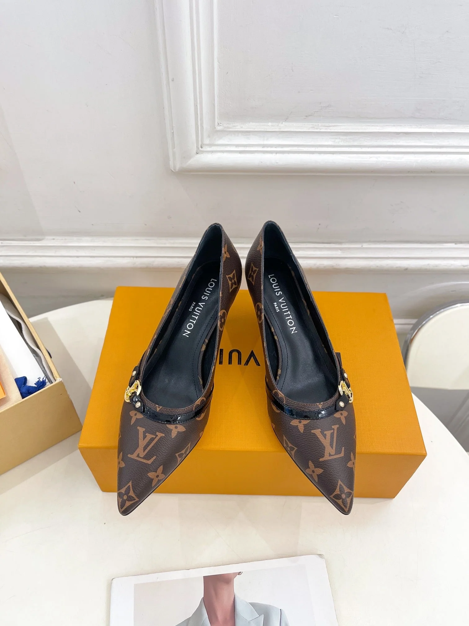 6AM HIGH PUMP 5 CM IN CHOCOLATE BROWN MONOGRAM CALFSKIN