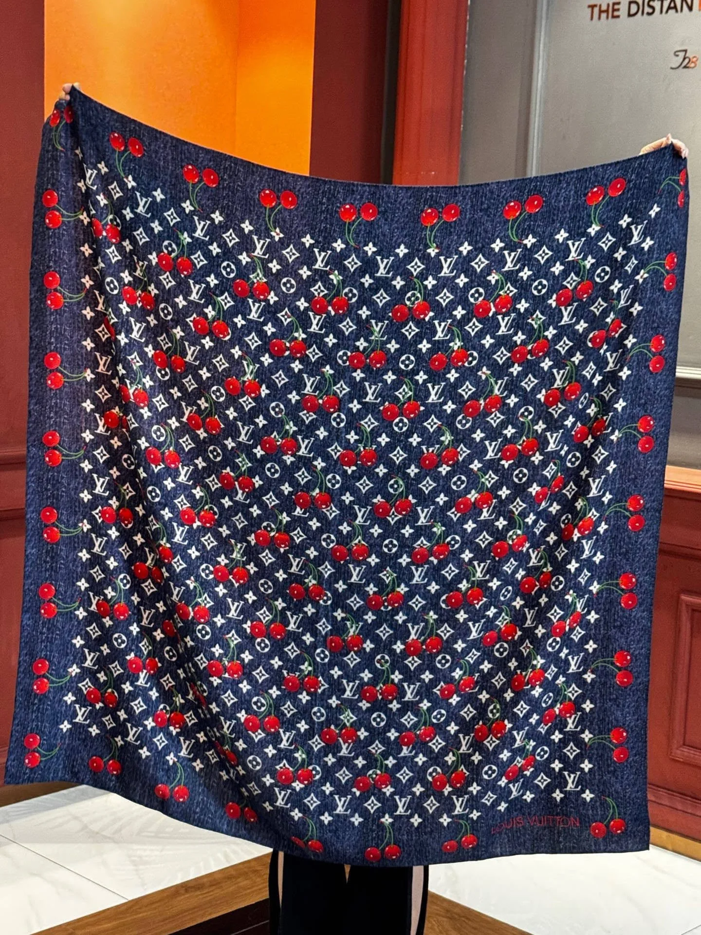 LV SCARF 140 CM IN SILK-CASHMERE BLEND 737269
