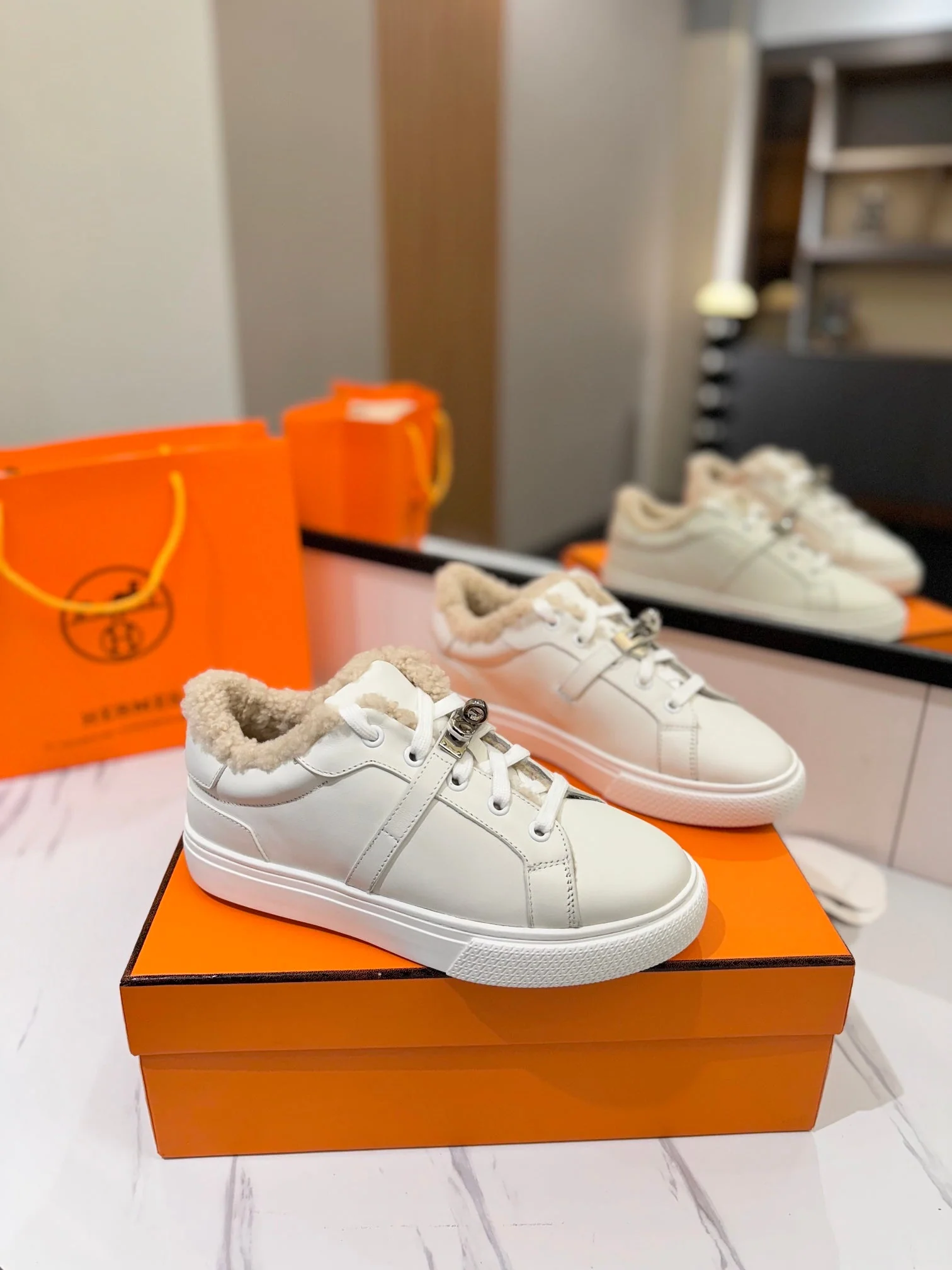 DAY SNEAKER IN WHITE CALFSKIN AND FLEECE LINING