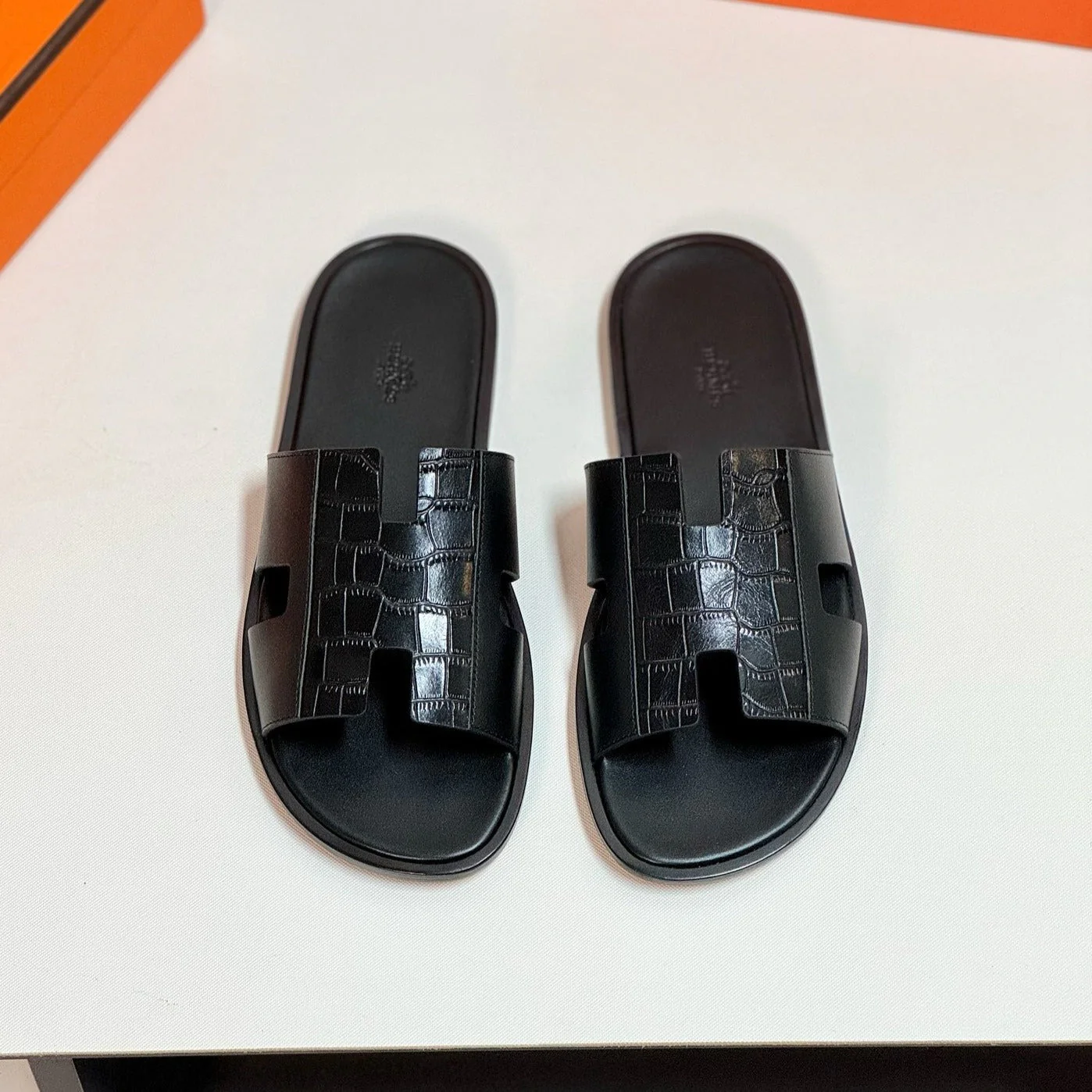 IZMIR SANDAL BLACK LAMBSKIN WITH PATTERNS