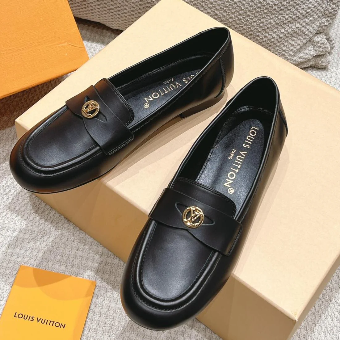 SOHO FLAT LOAFER IN BLACK CALFSKIN