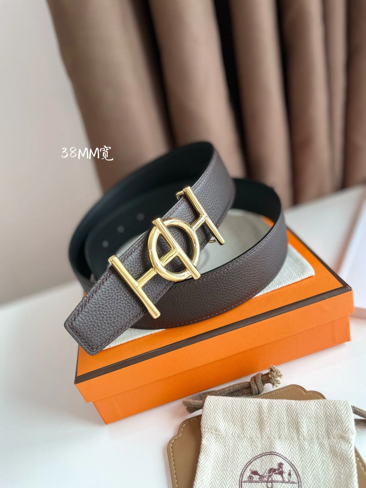 ULYSSE BELT BUCKLE & REVERSIBLE CHOCOLATE BROWN LEATHER STRAP 38MM GOLD HARDWARE