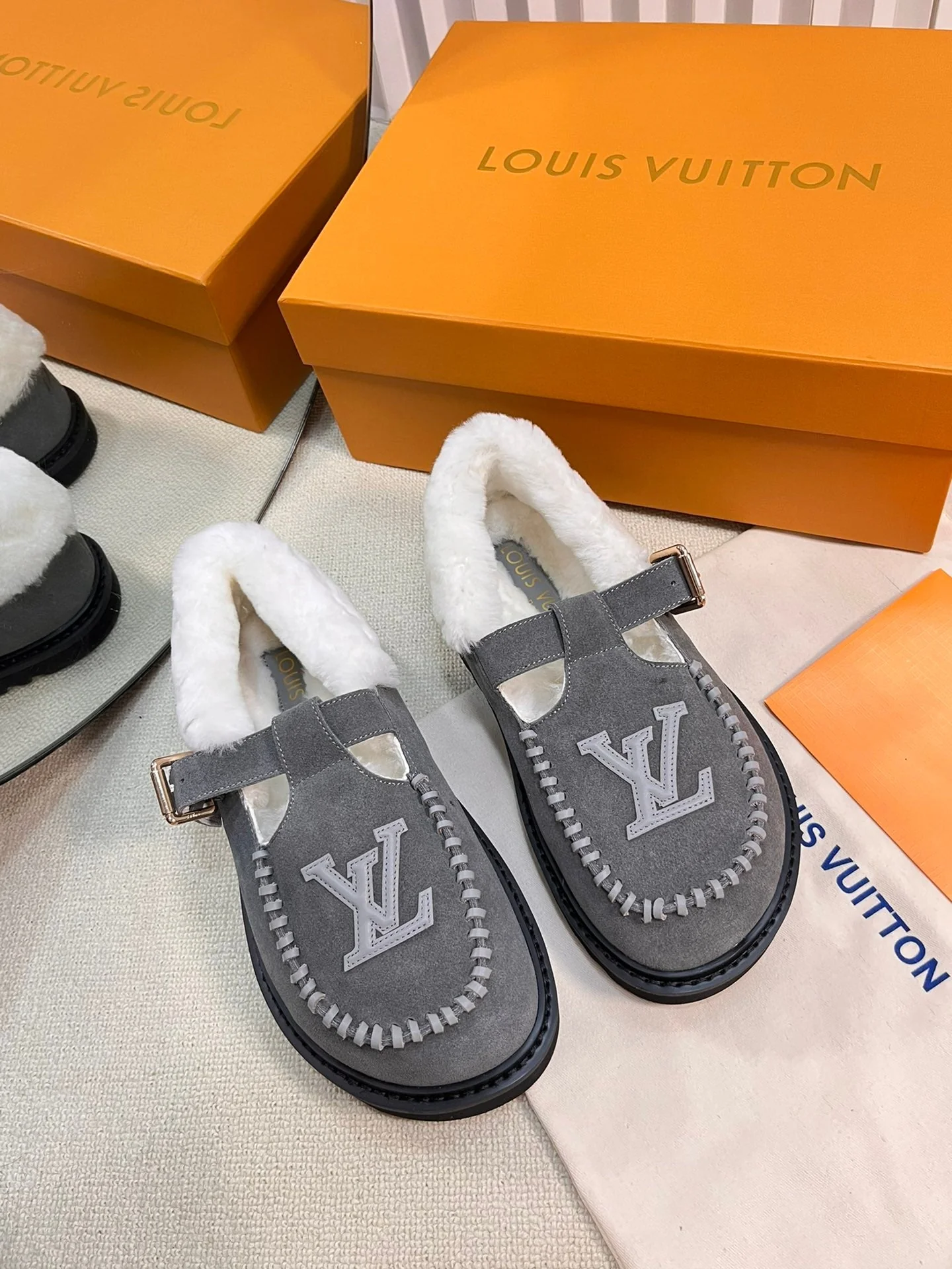COLORADO COMFORT MARY JANE IN SHADOW GRAY SUEDE AND SHEARLING LINING